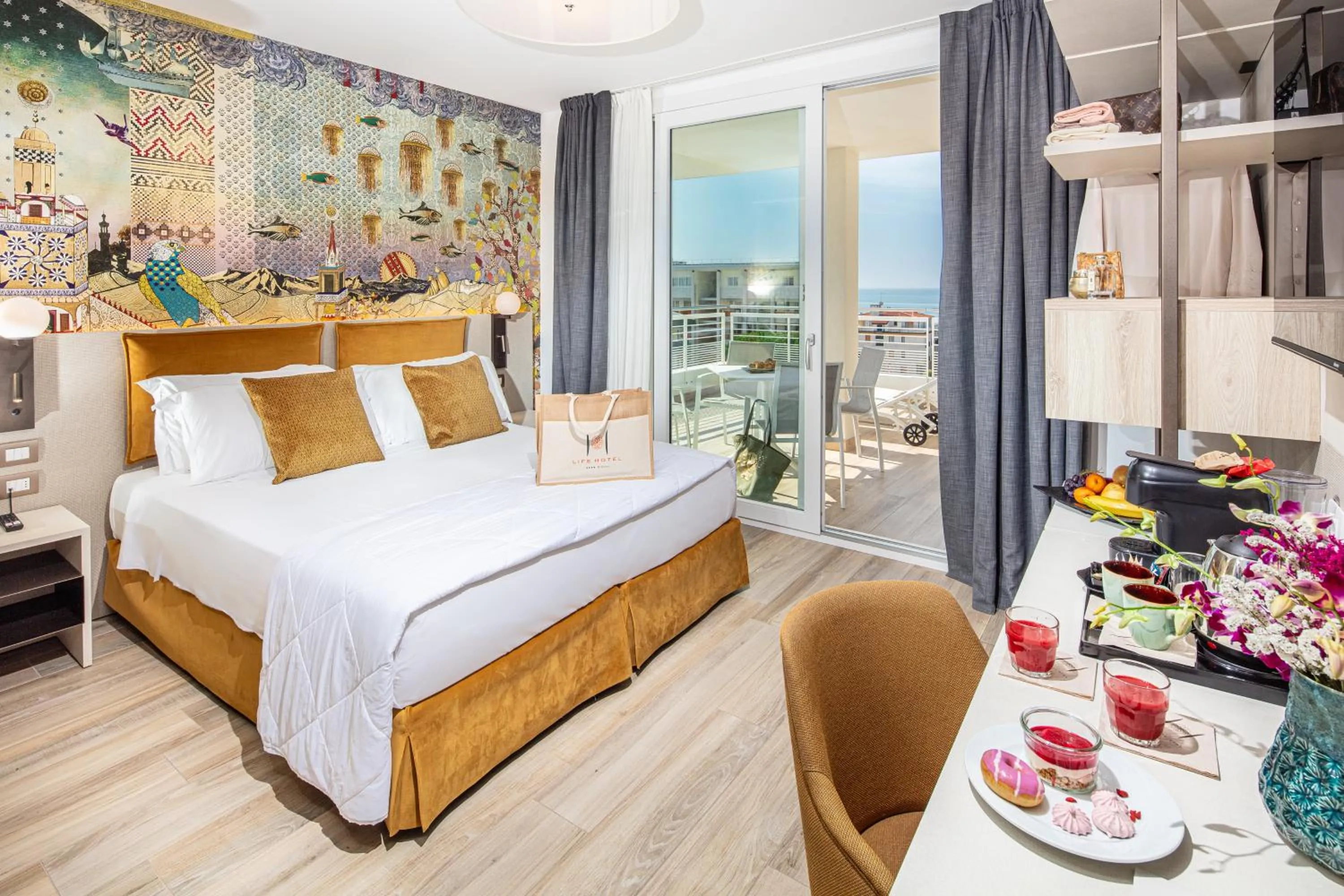 Property building, Bed in Life Hotel 4 Superior