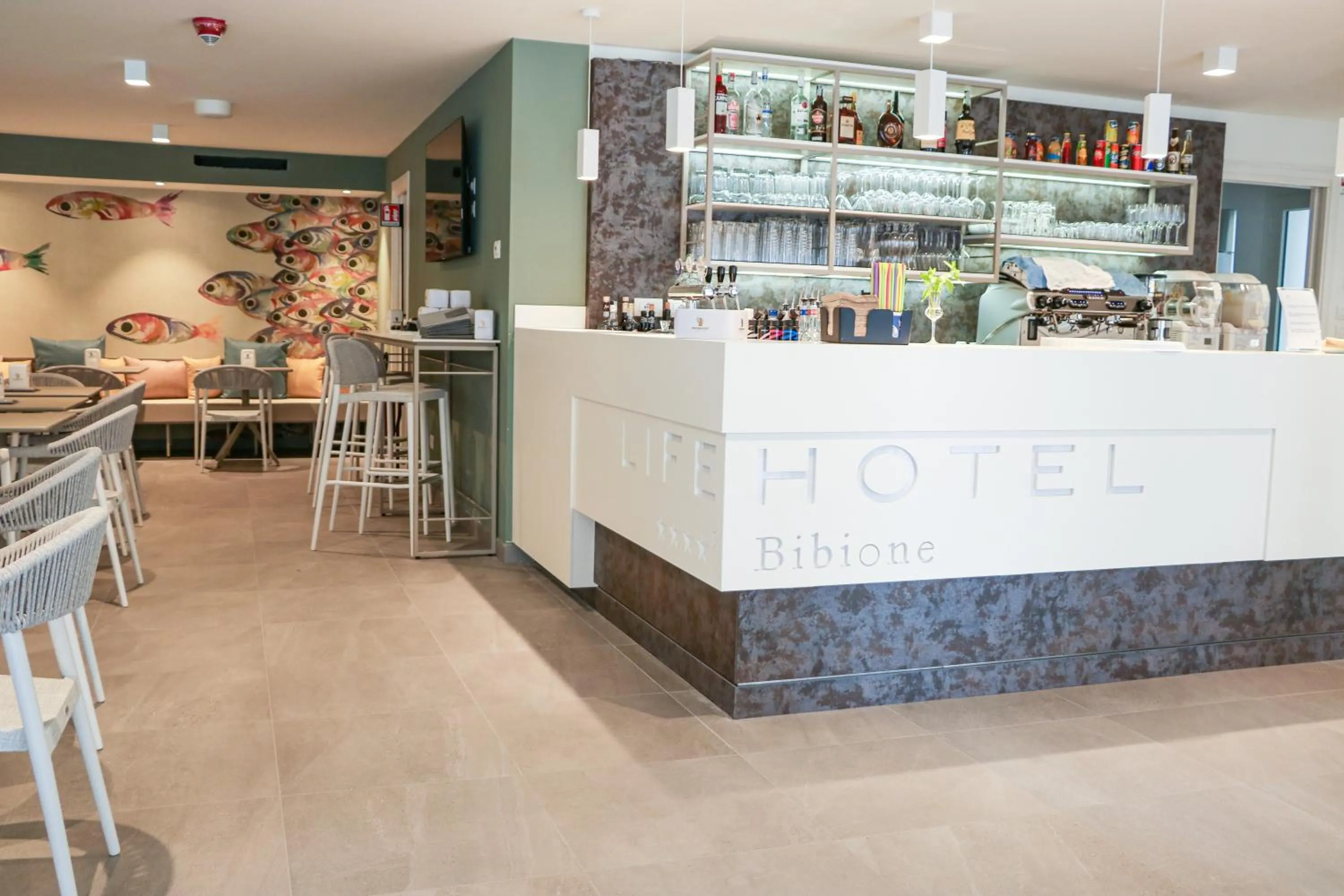 Restaurant/places to eat in Life Hotel 4 Superior