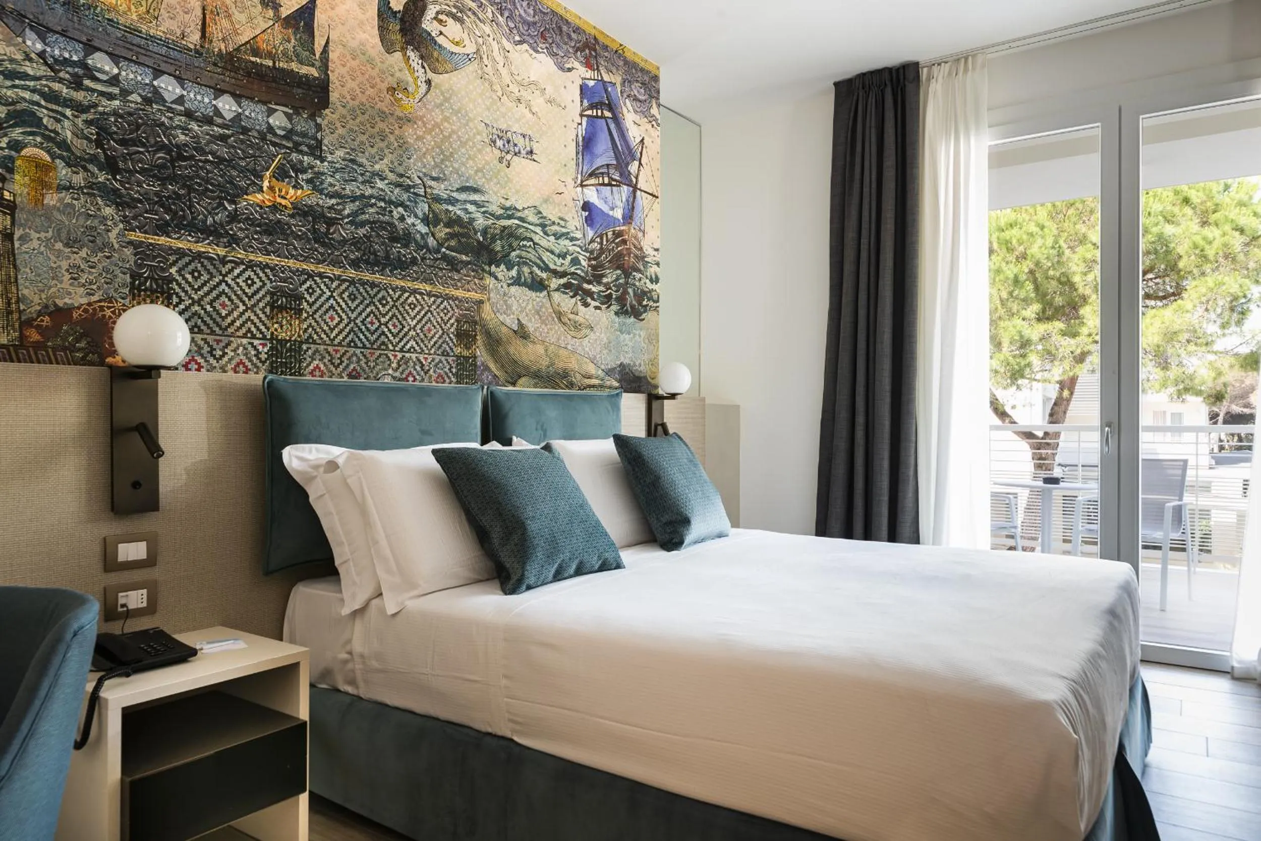 Property building, Bed in Life Hotel 4 Superior