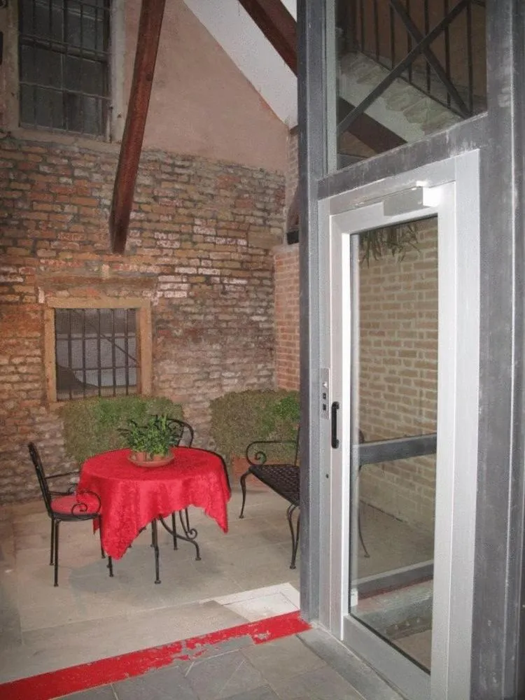 Patio in Hotel Piccola Fenice