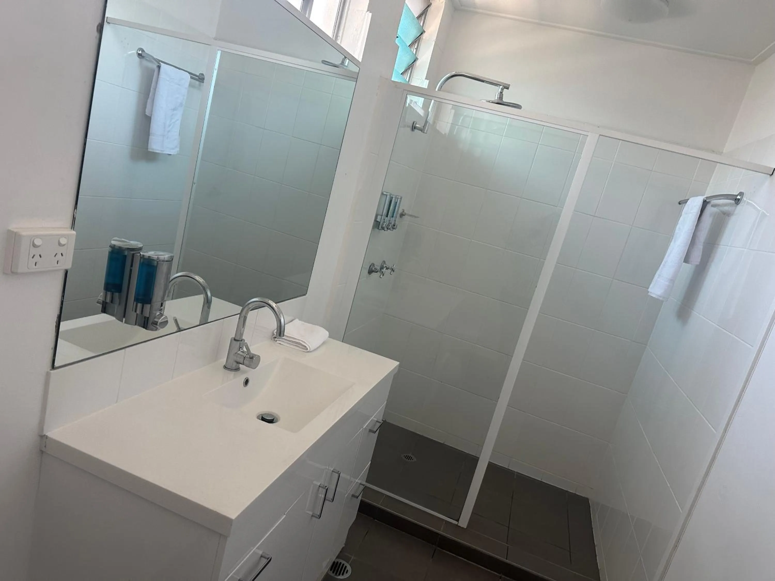 Bathroom in Townsville City Motel