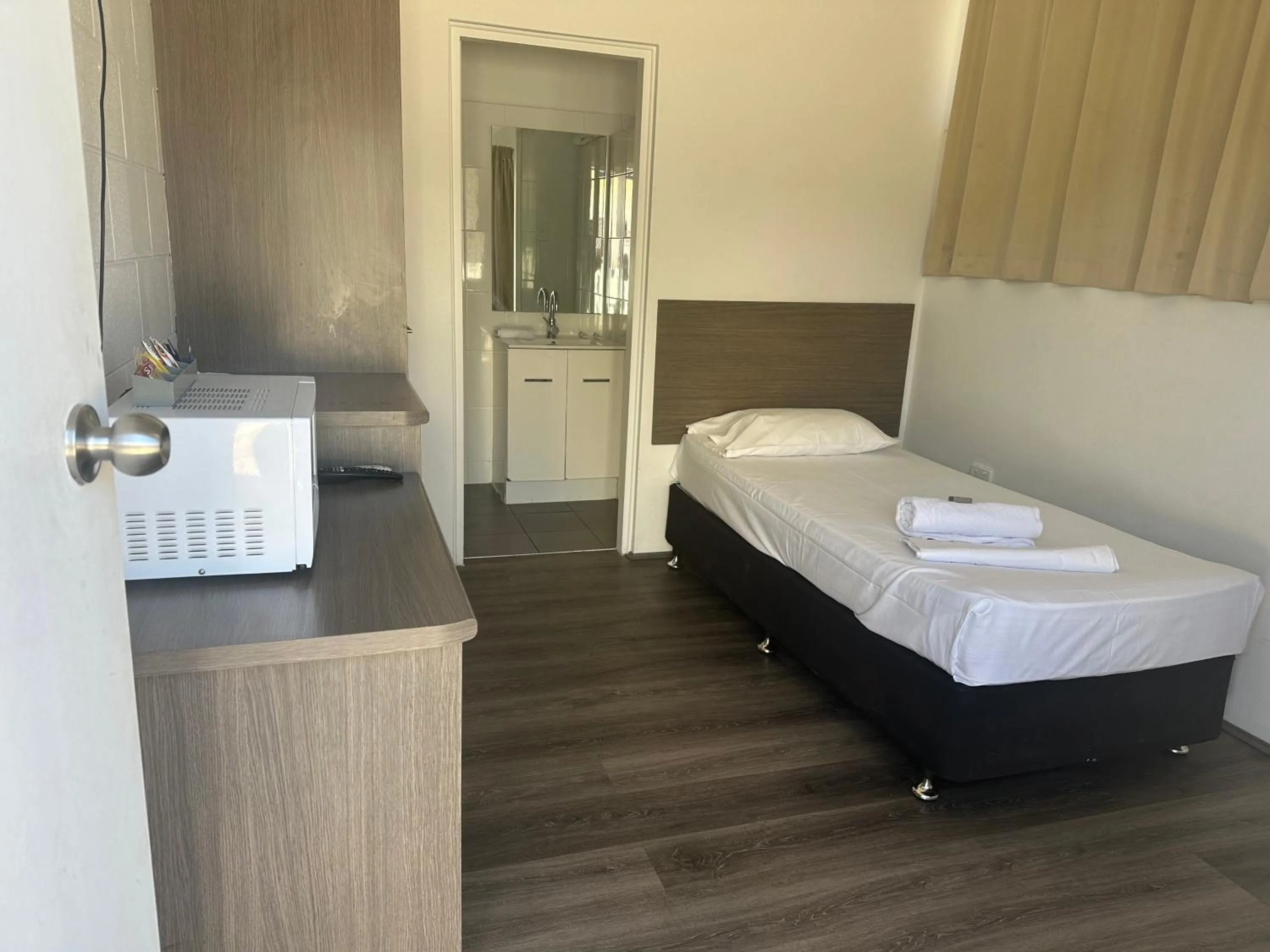 Bed in Townsville City Motel