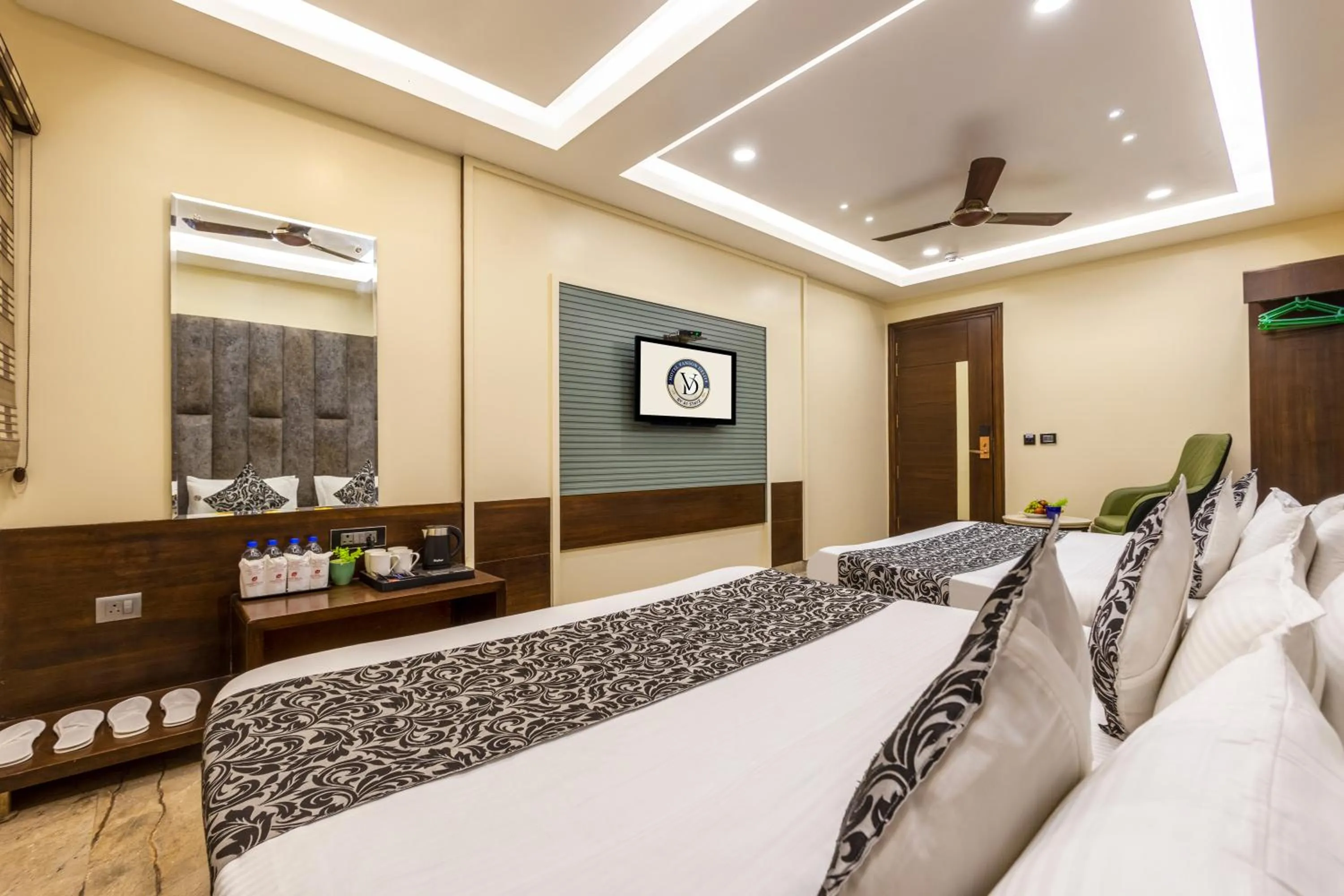 TV and multimedia, Bed in The Vanson Delite "Newly Rebuilt 2026" - Near New Delhi Station & Connaught Place