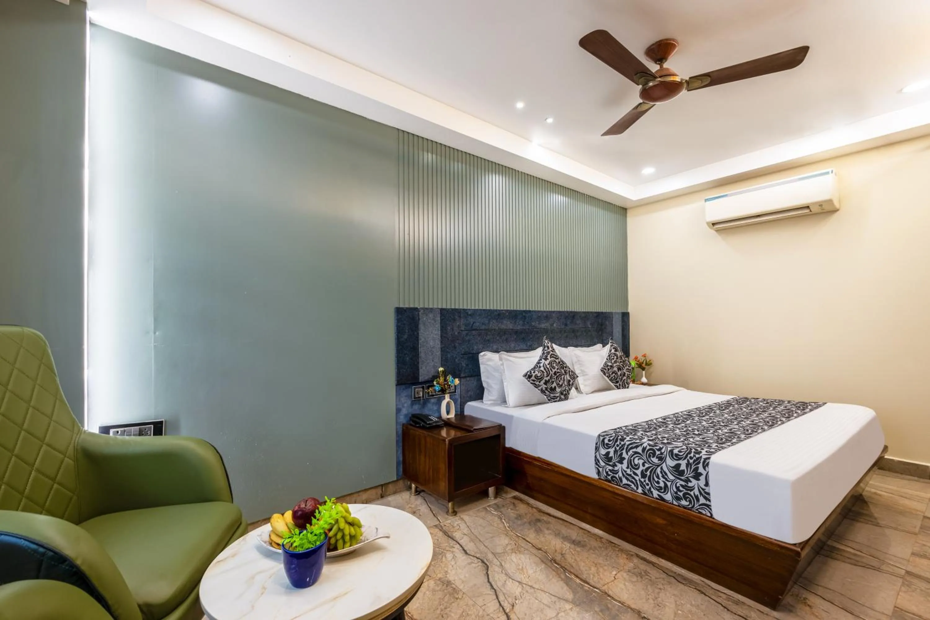 Living room, Bed in The Vanson Delite "Newly Rebuilt 2026" - Near New Delhi Station & Connaught Place