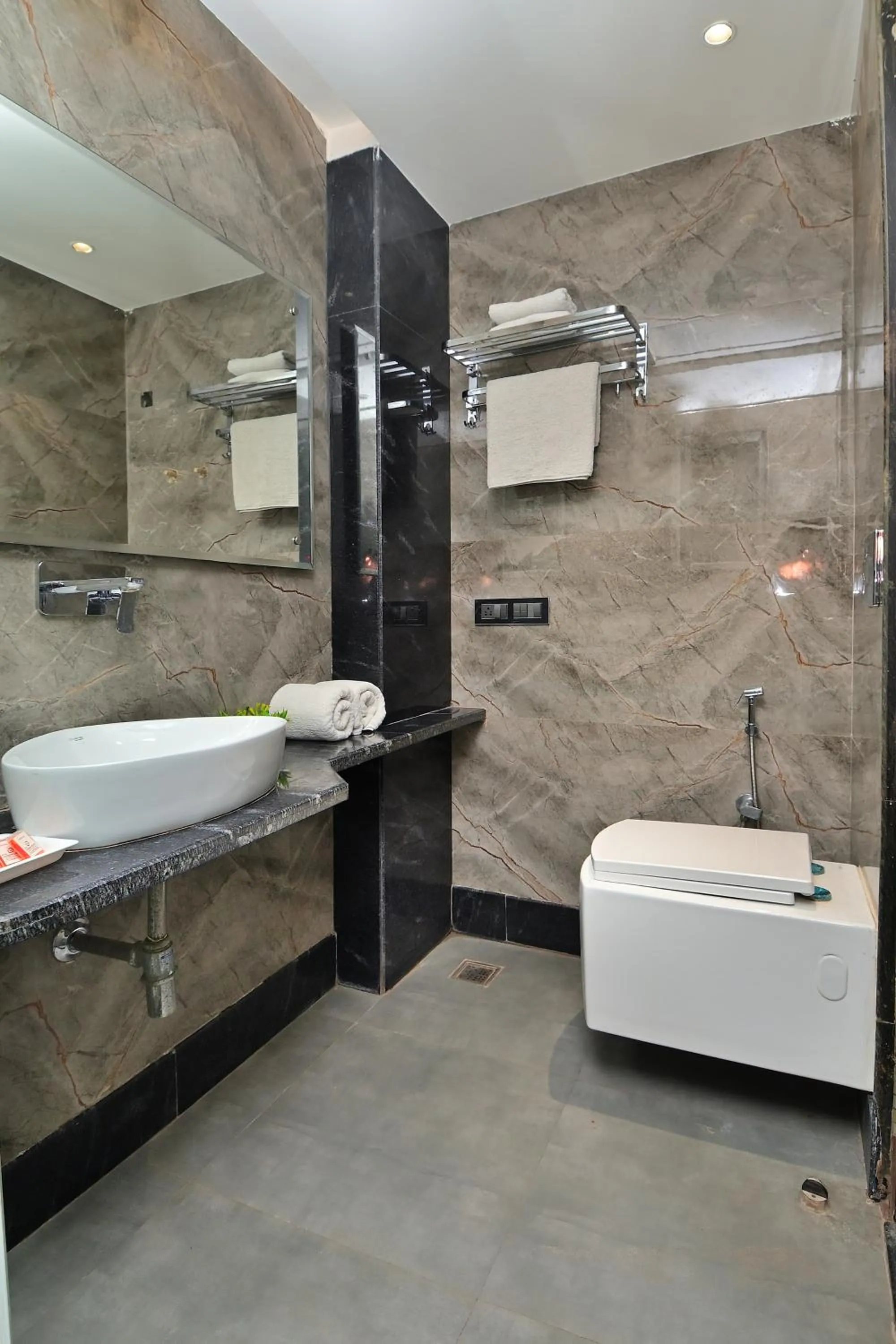 Shower in The Vanson Delite