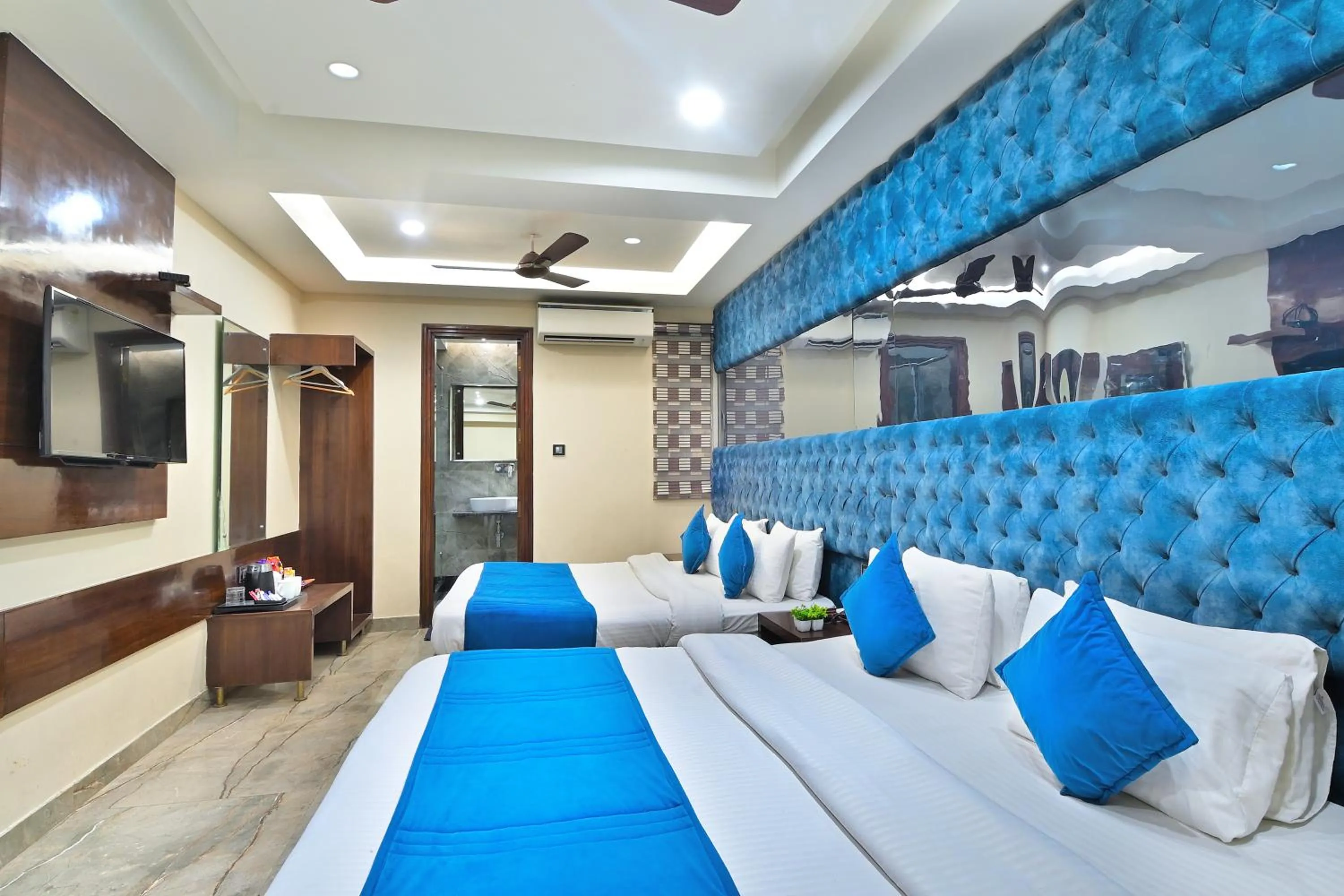 Communal lounge/ TV room, Bed in The Vanson Delite