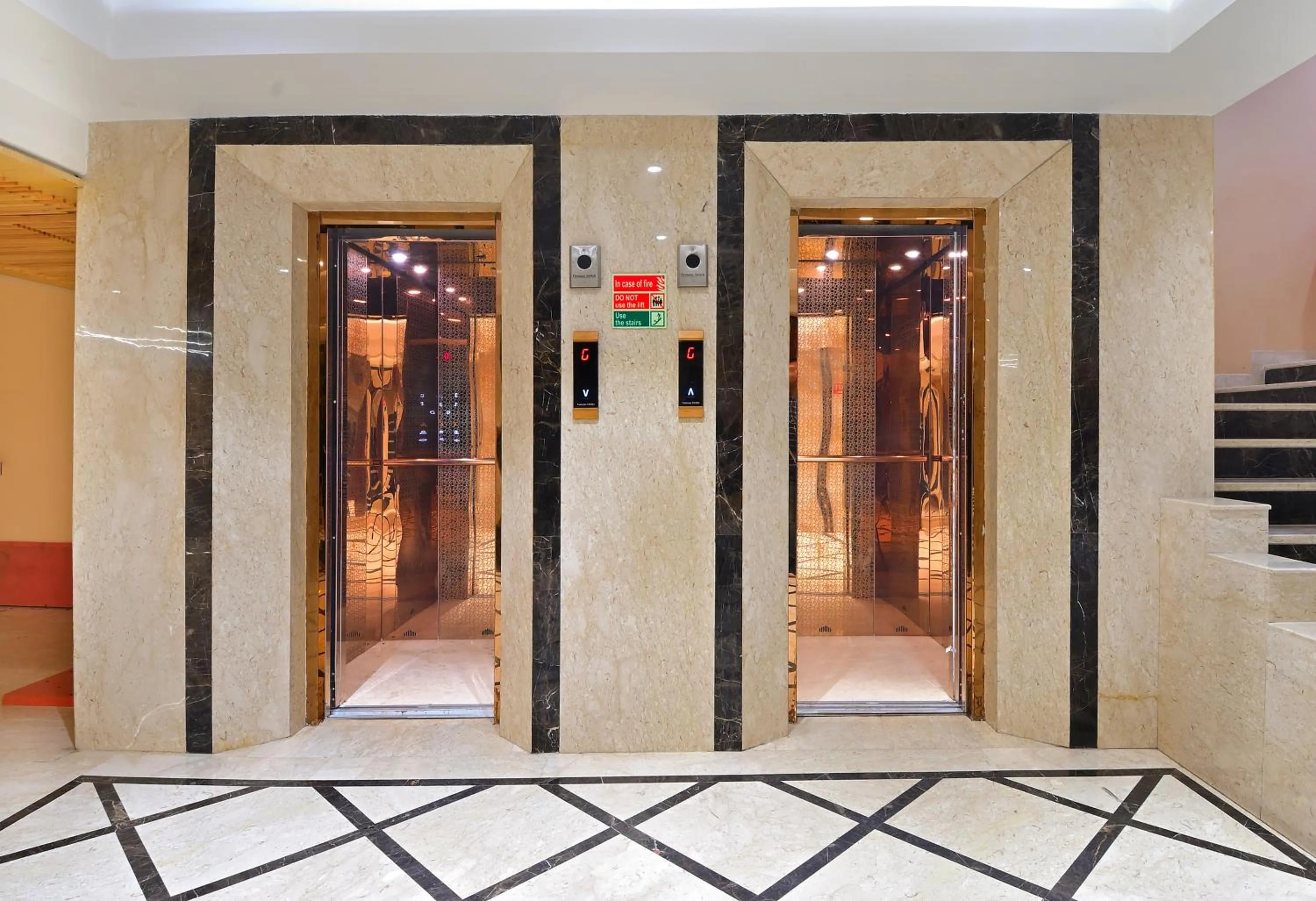 elevator in The Vanson Delite