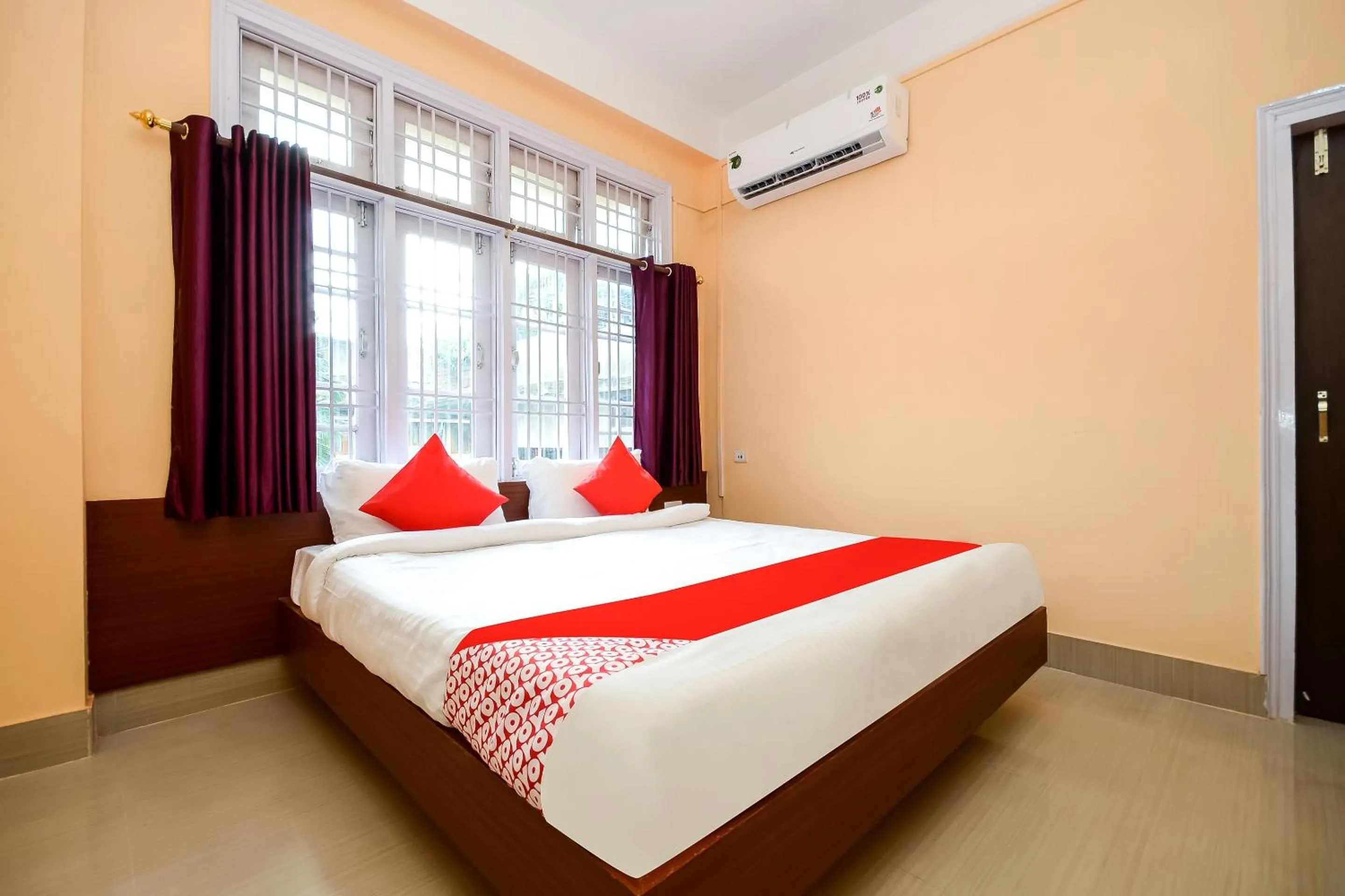 Bedroom, Bed in Hotel O Manmohan Enclave