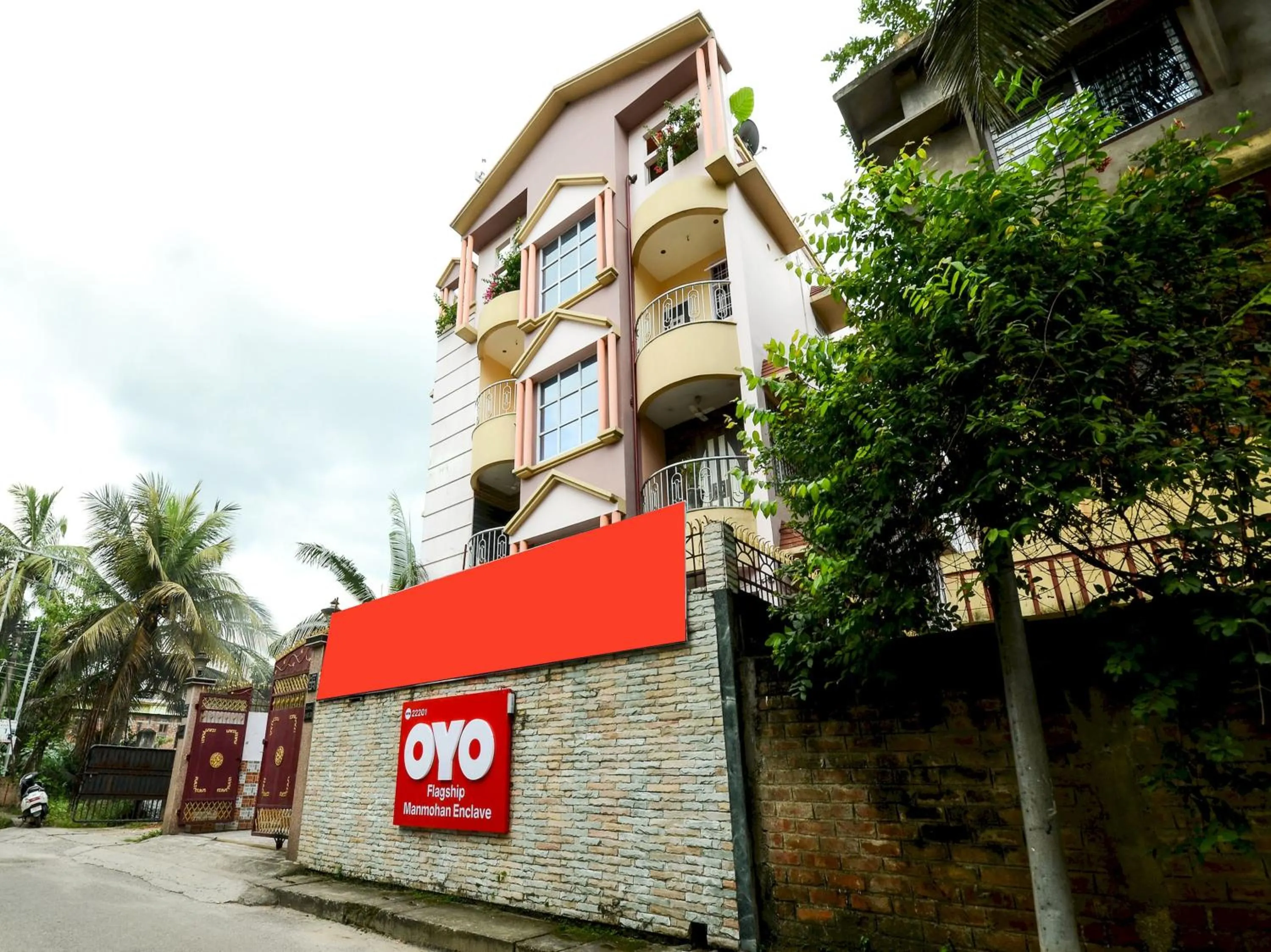 Facade/entrance in Hotel O Manmohan Enclave