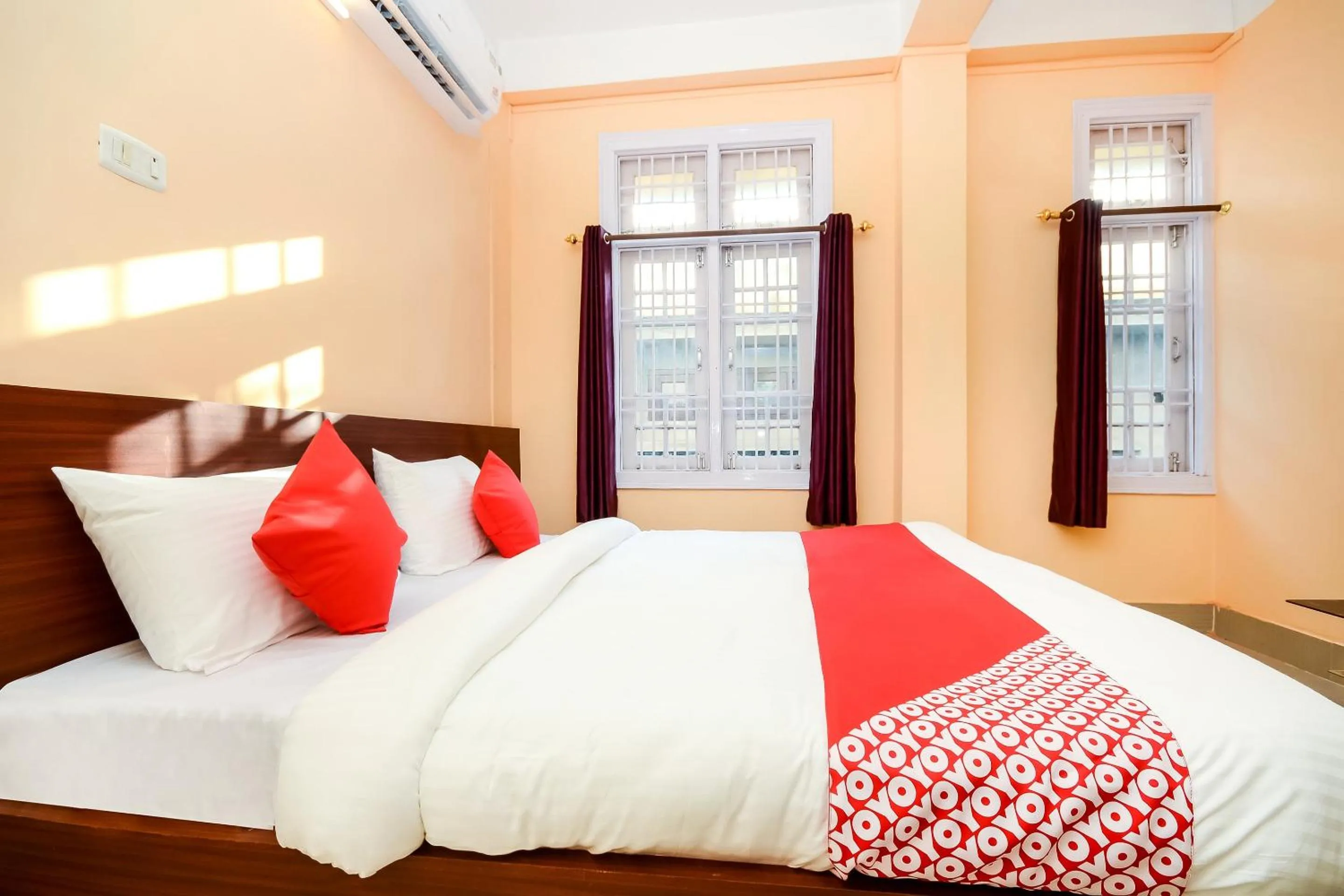 Bedroom, Bed in Hotel O Manmohan Enclave