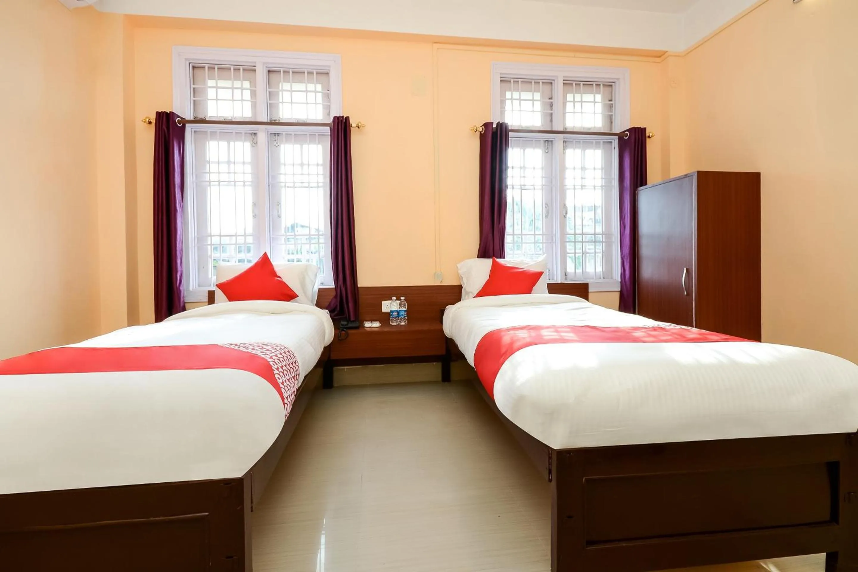 Bedroom, Bed in Hotel O Manmohan Enclave