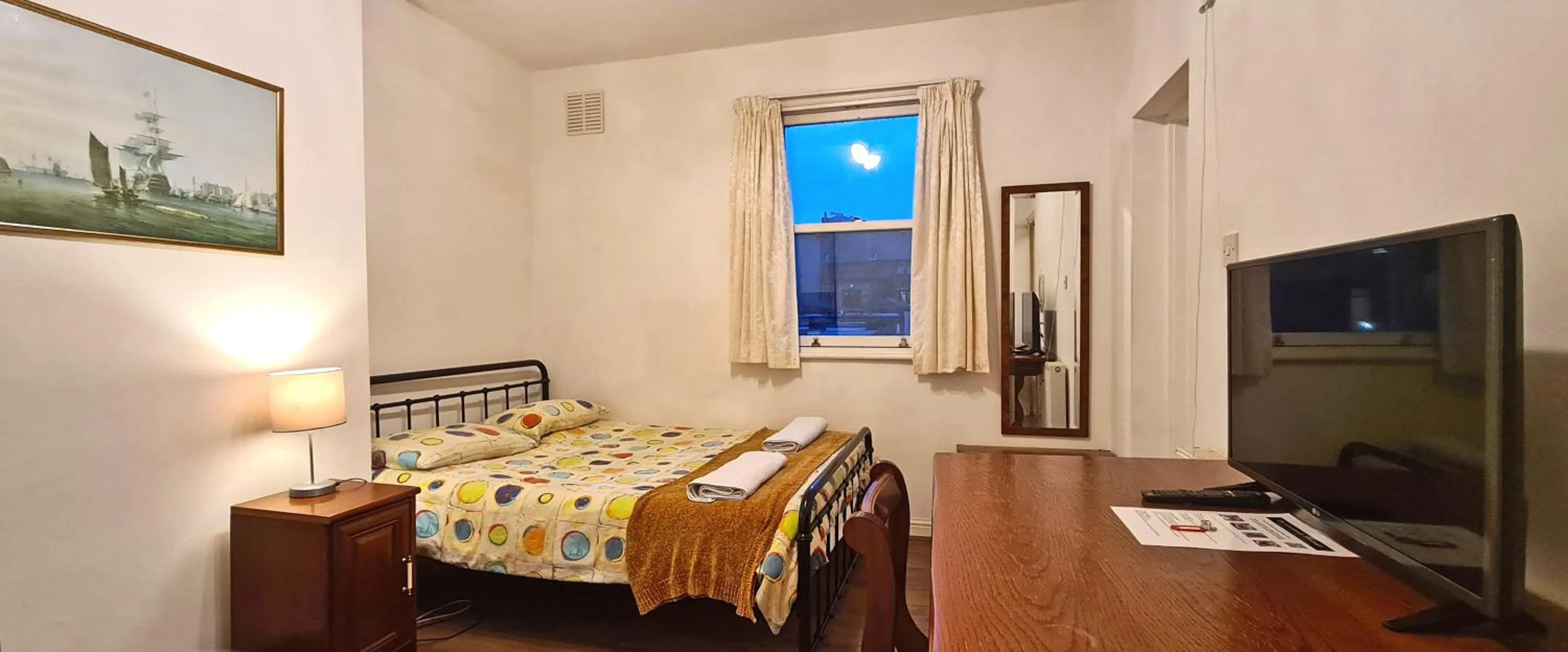 Bedroom, Bed in The Greenwich Pensioner Guesthouse