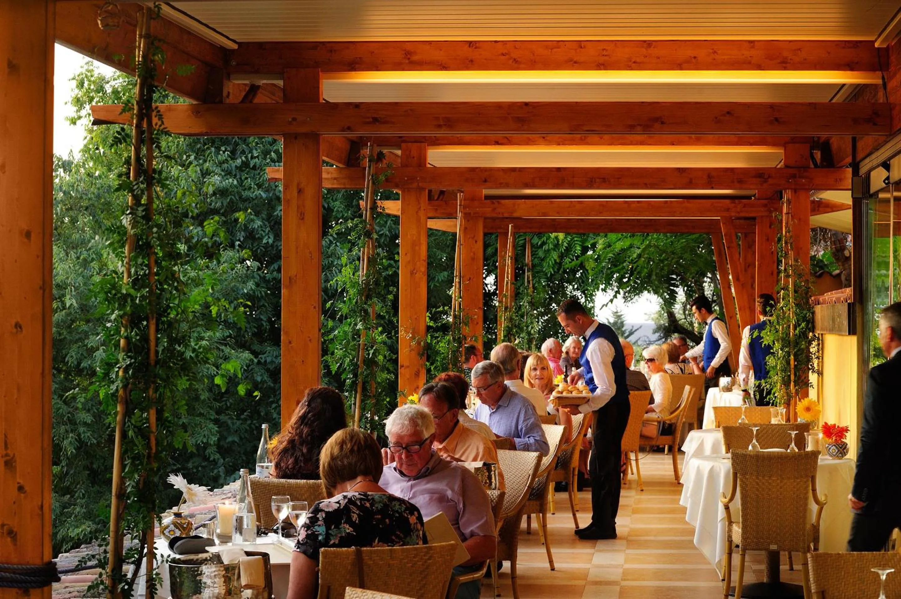 Restaurant/places to eat in Alberi del Paradiso