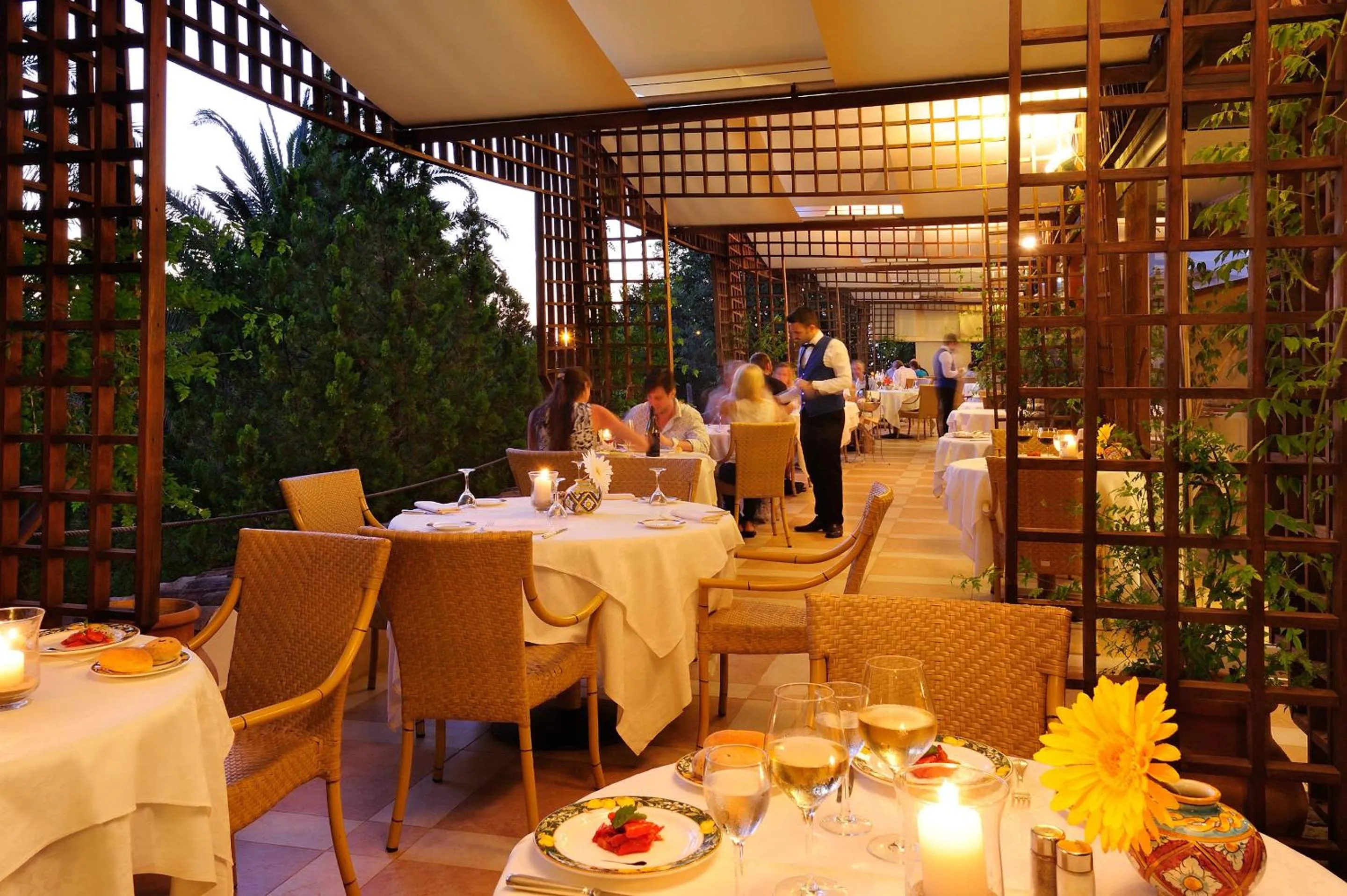 Restaurant/places to eat in Alberi del Paradiso