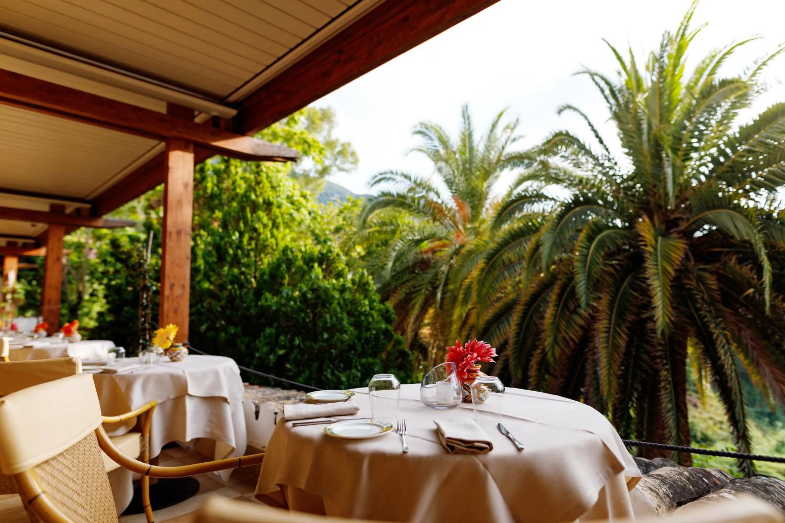 Restaurant/places to eat in Alberi del Paradiso