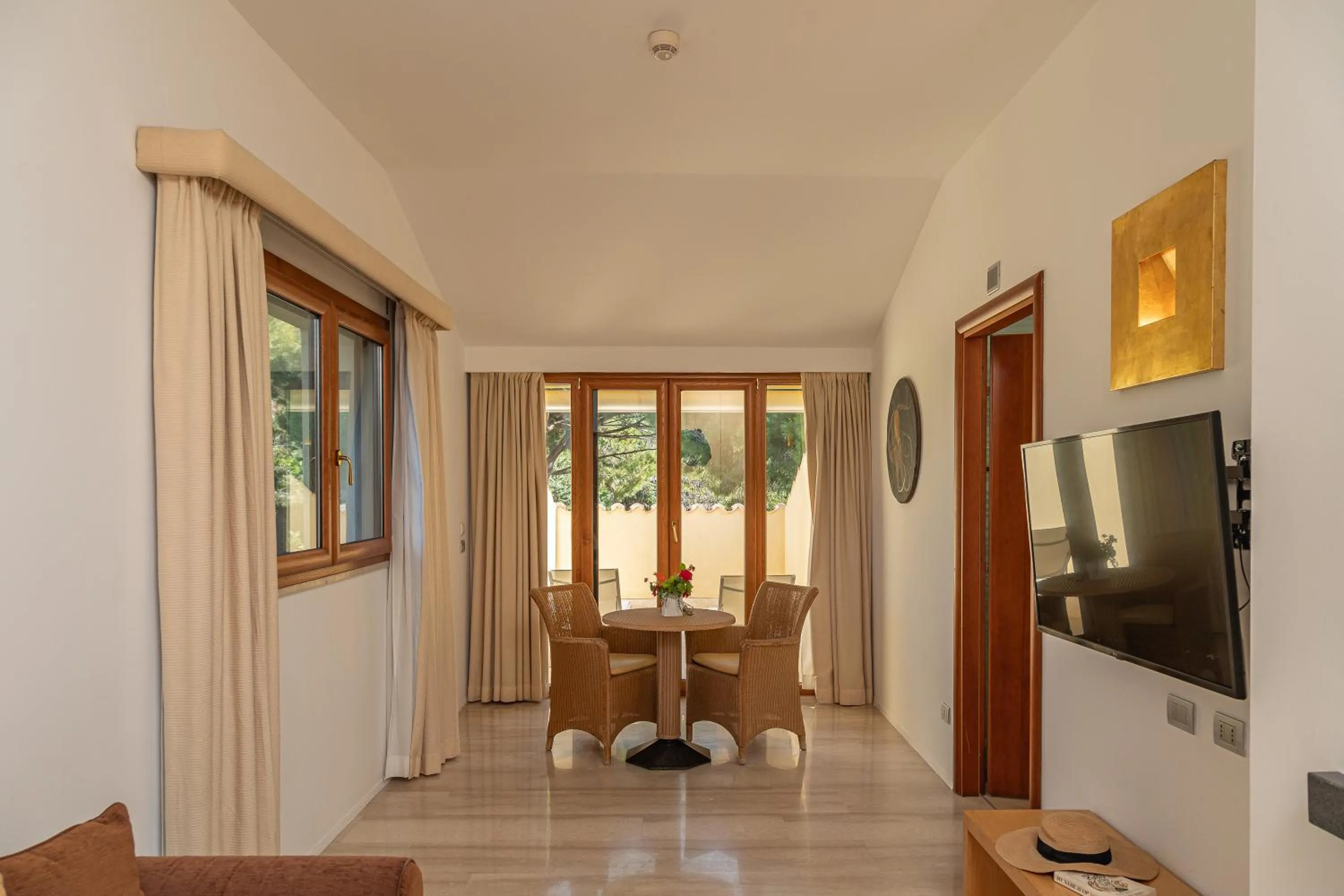 furniture in Alberi del Paradiso