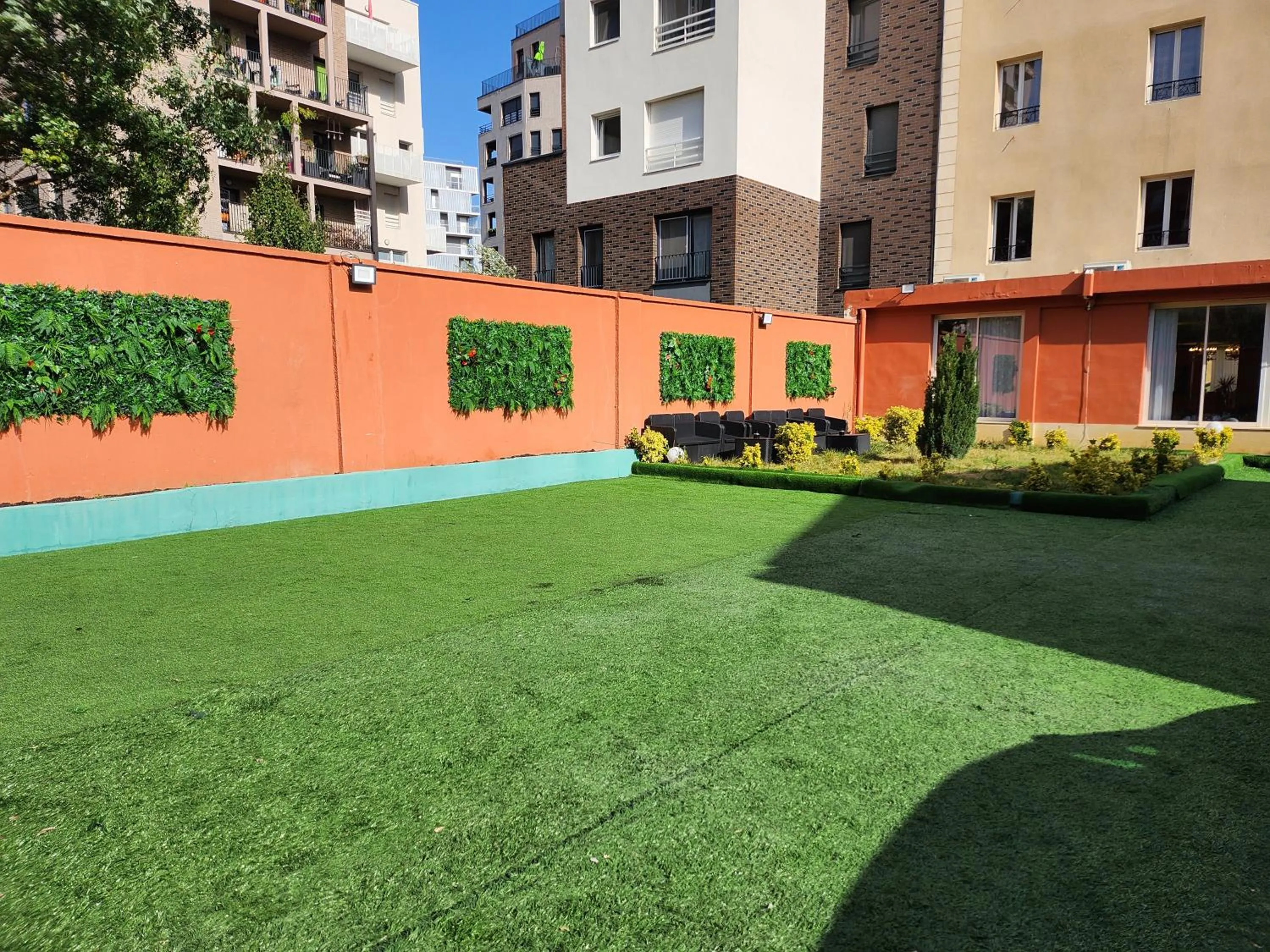 Parking in HOTEL ROYAL Paris Ivry