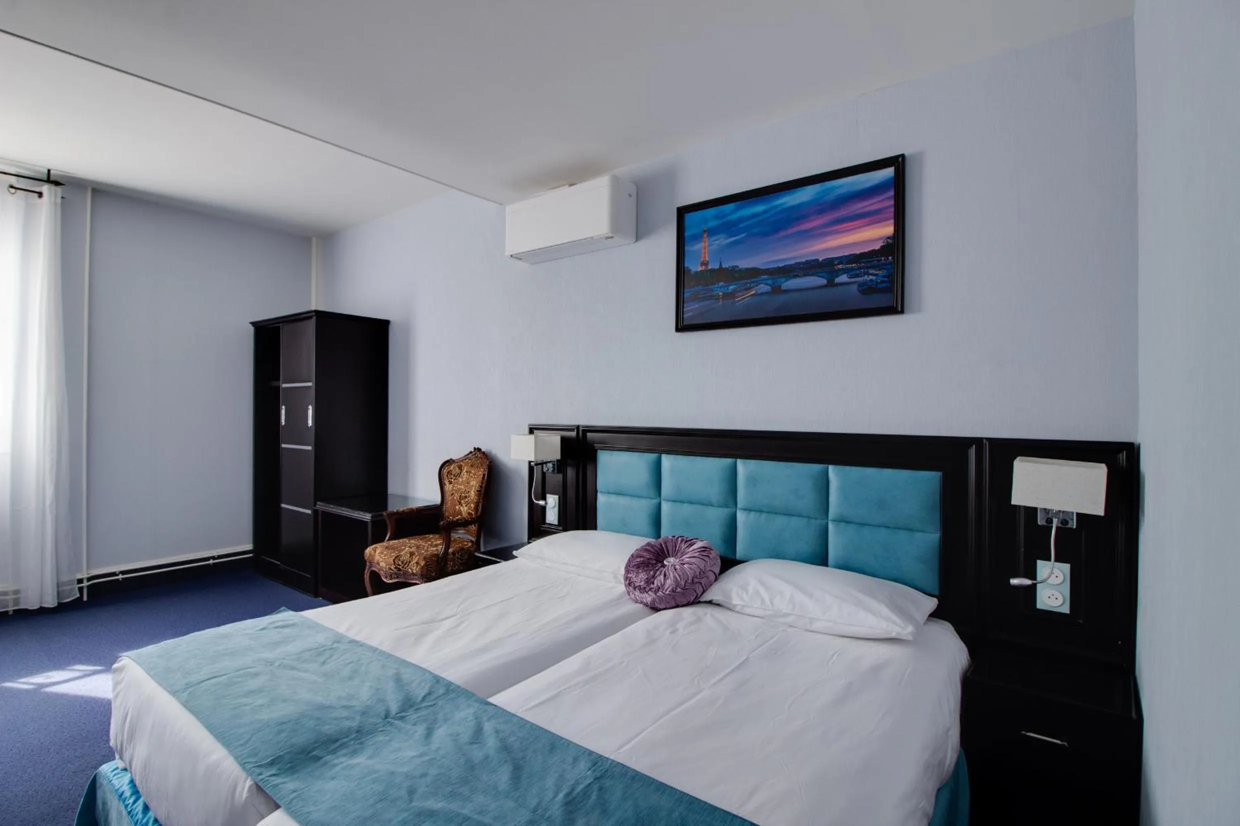 Bed in HOTEL ROYAL Paris Ivry