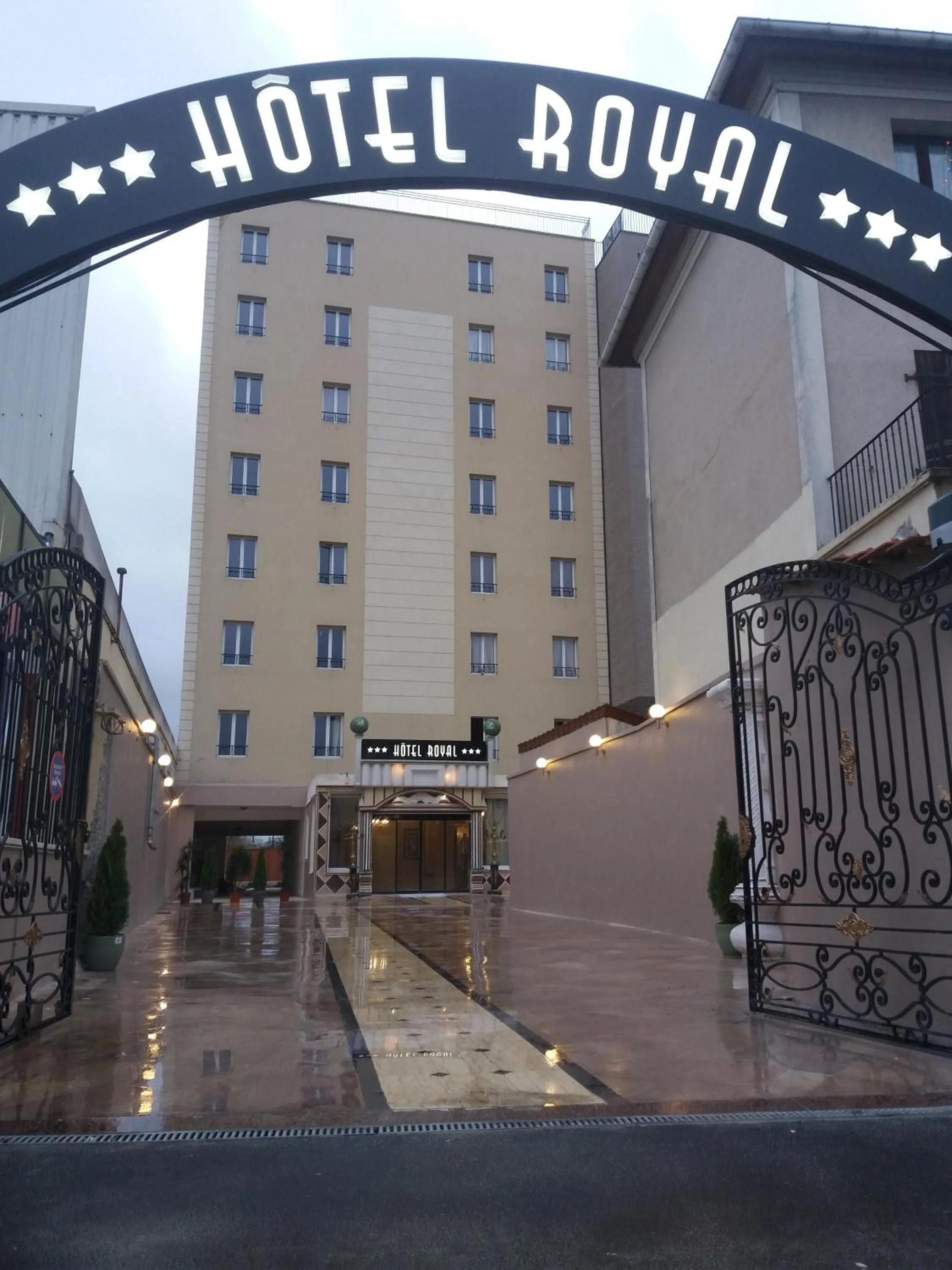 Facade/entrance in HOTEL ROYAL Paris Ivry