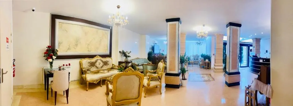 Living room in HOTEL ROYAL Paris Ivry