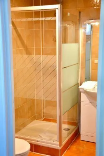Shower in HOTEL ROYAL Paris Ivry