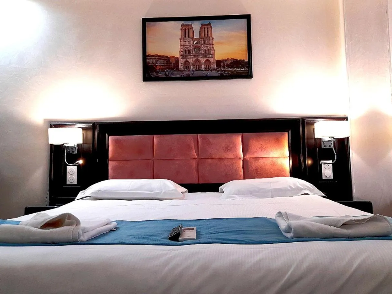 Bed in HOTEL ROYAL Paris Ivry