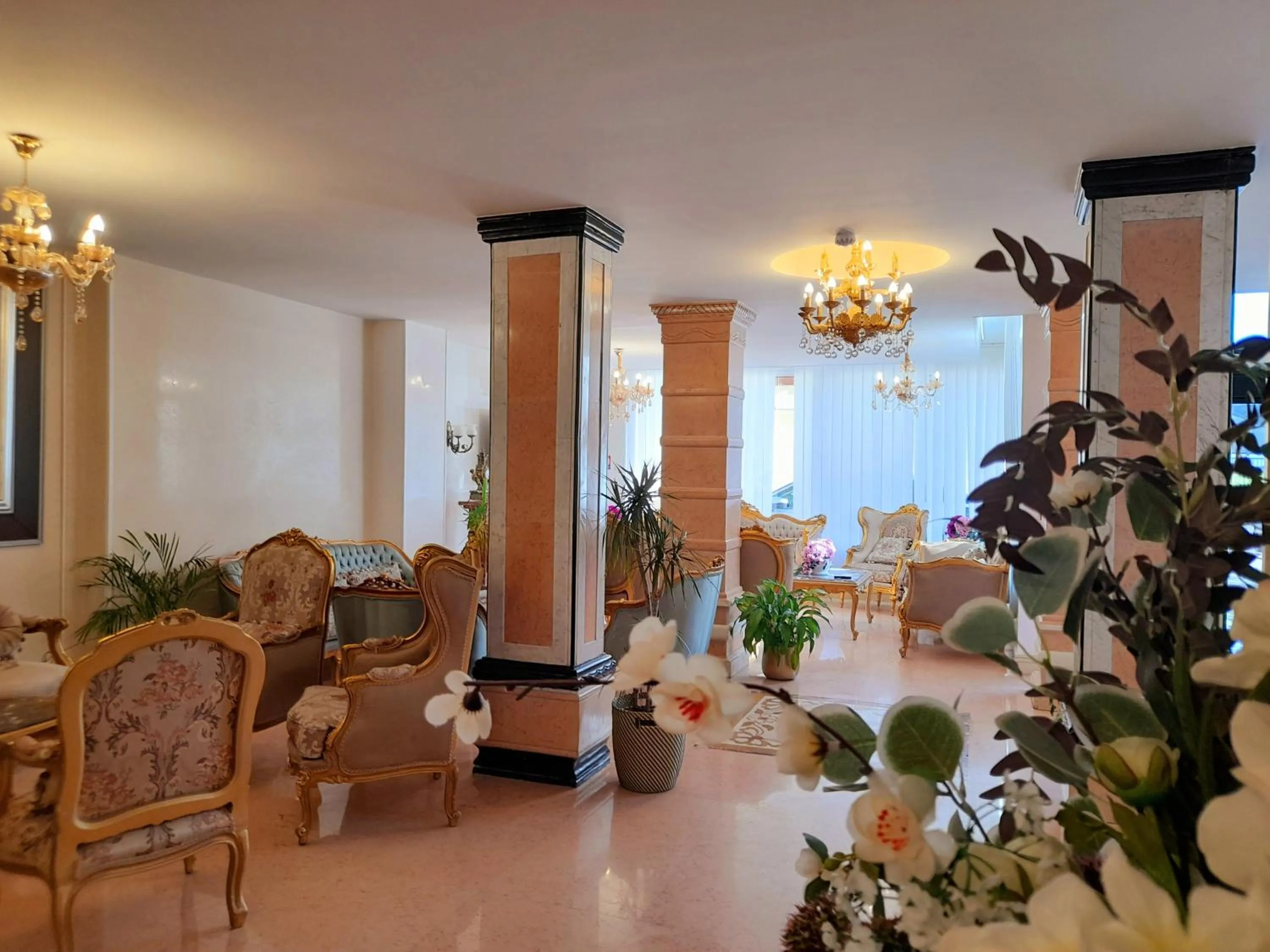 Lobby or reception in HOTEL ROYAL Paris Ivry