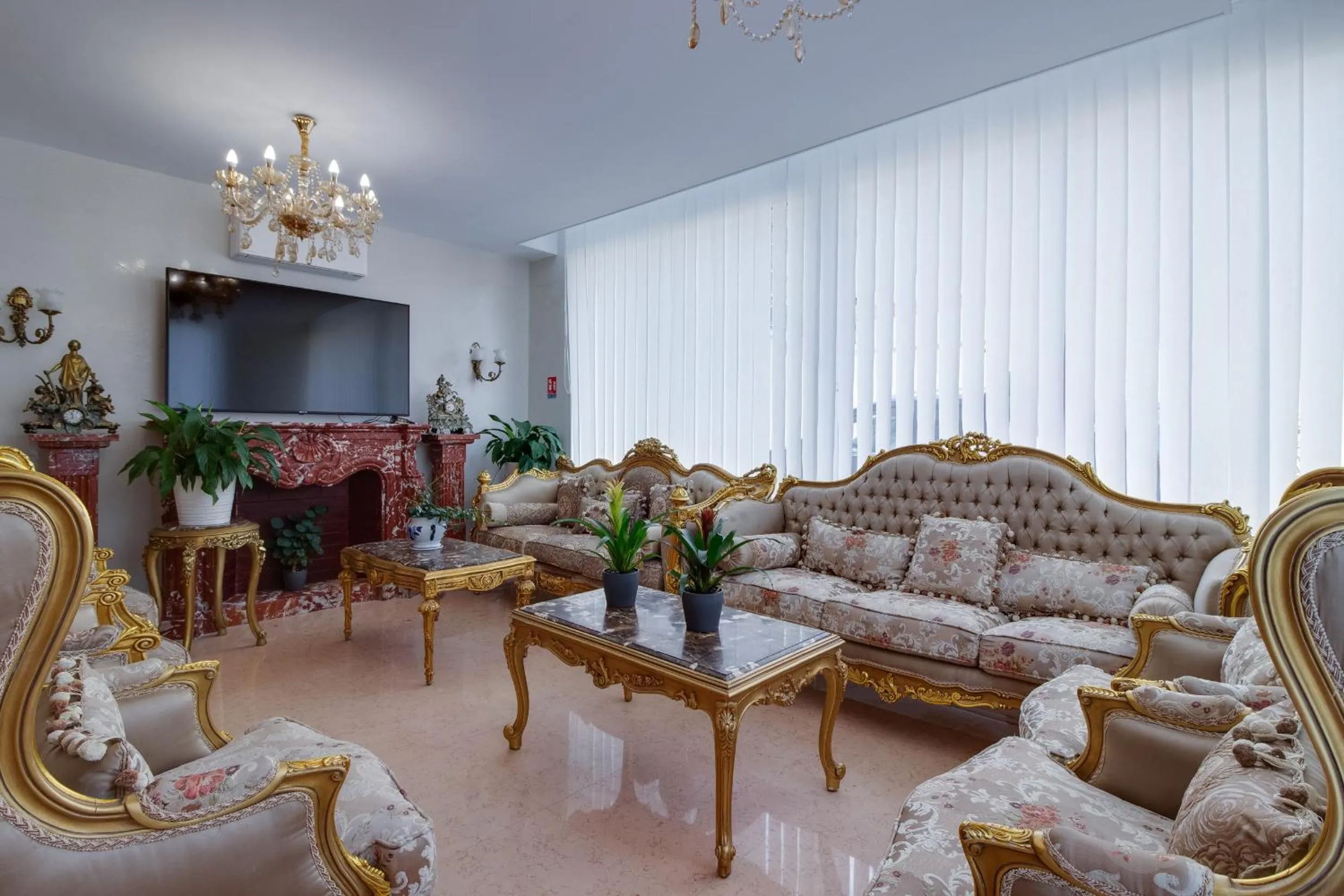 TV and multimedia in HOTEL ROYAL Paris Ivry