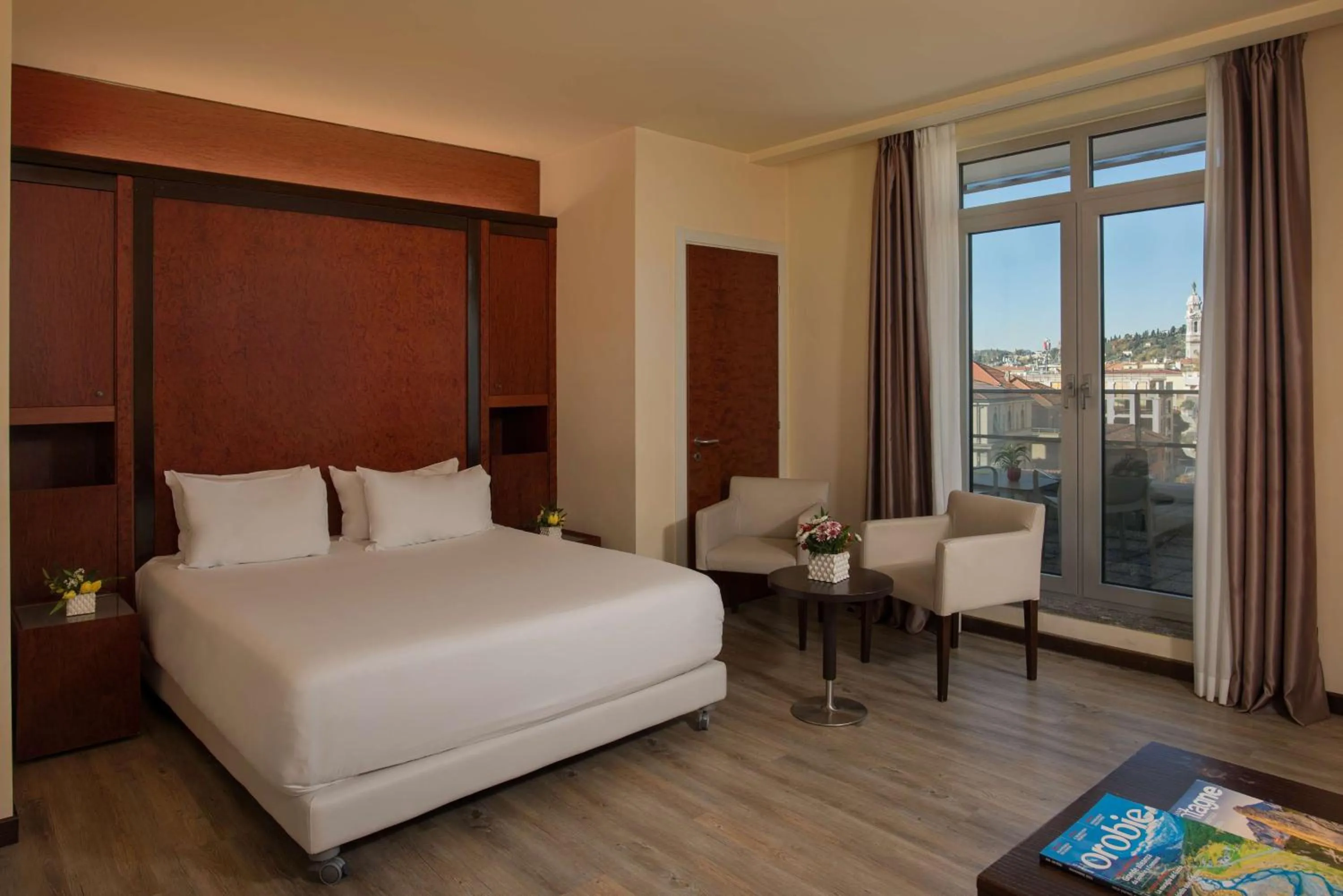 Photo of the whole room, Bed in NH Bergamo