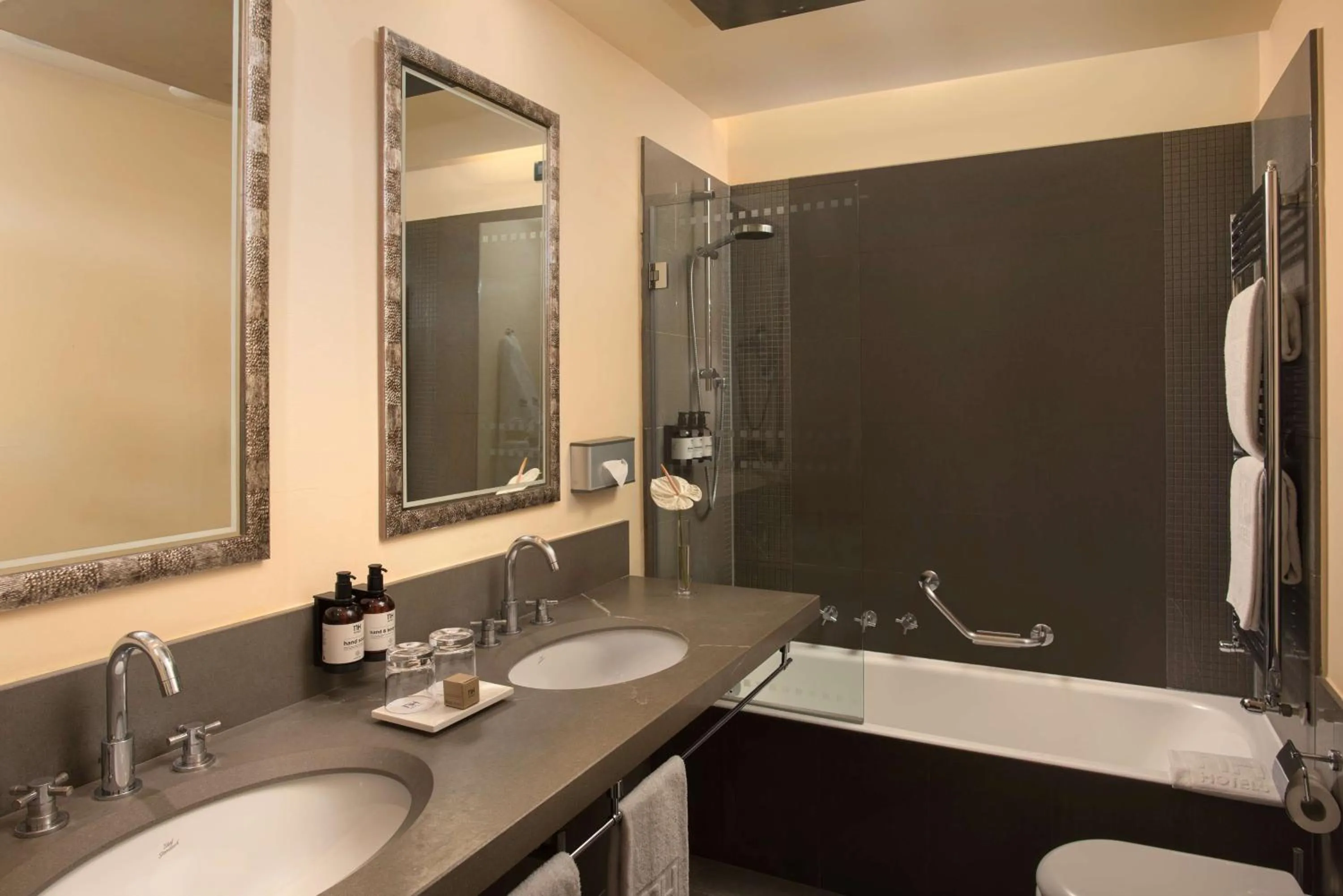 Bathroom in NH Bergamo