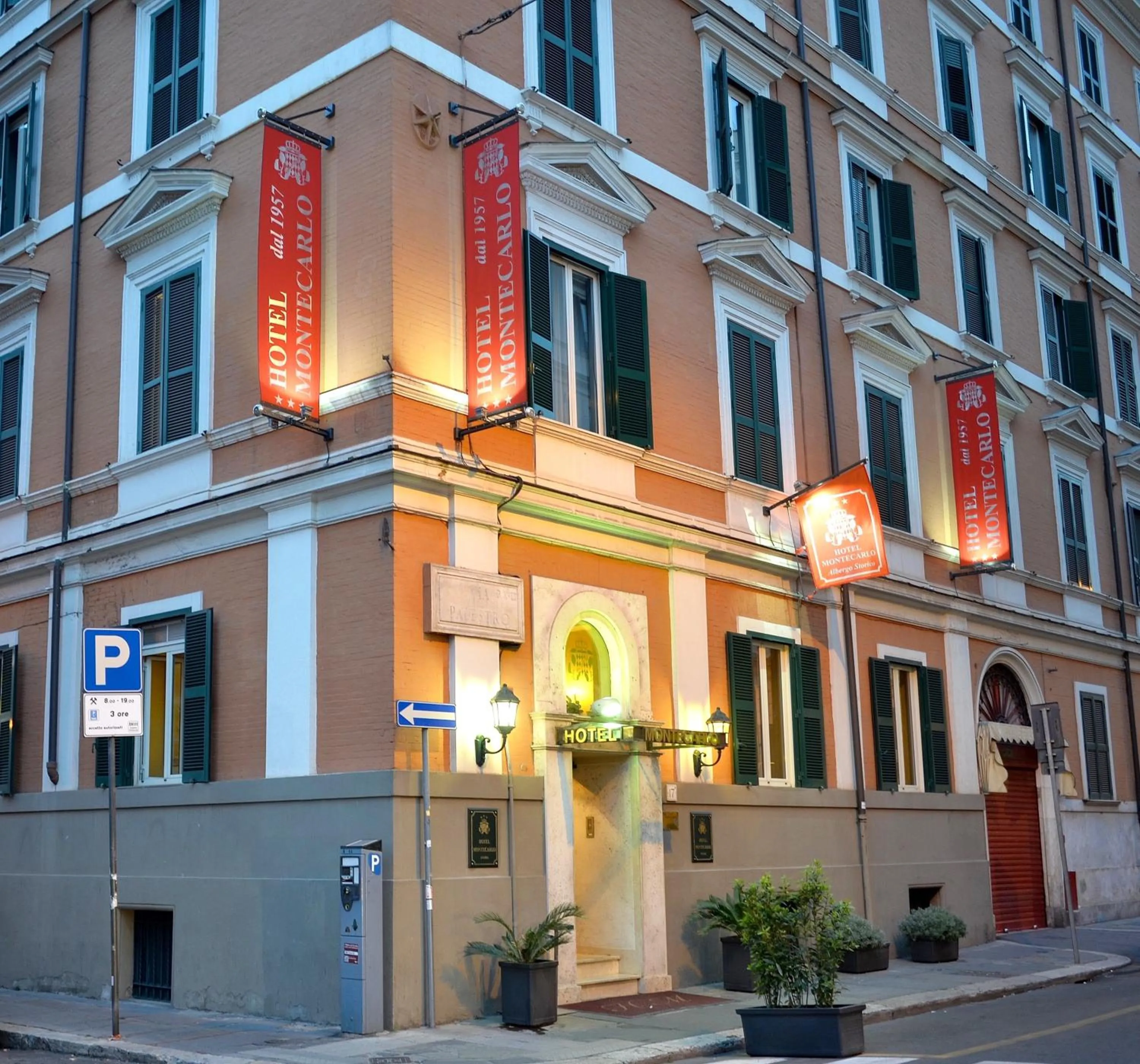 Property building in Hotel Montecarlo