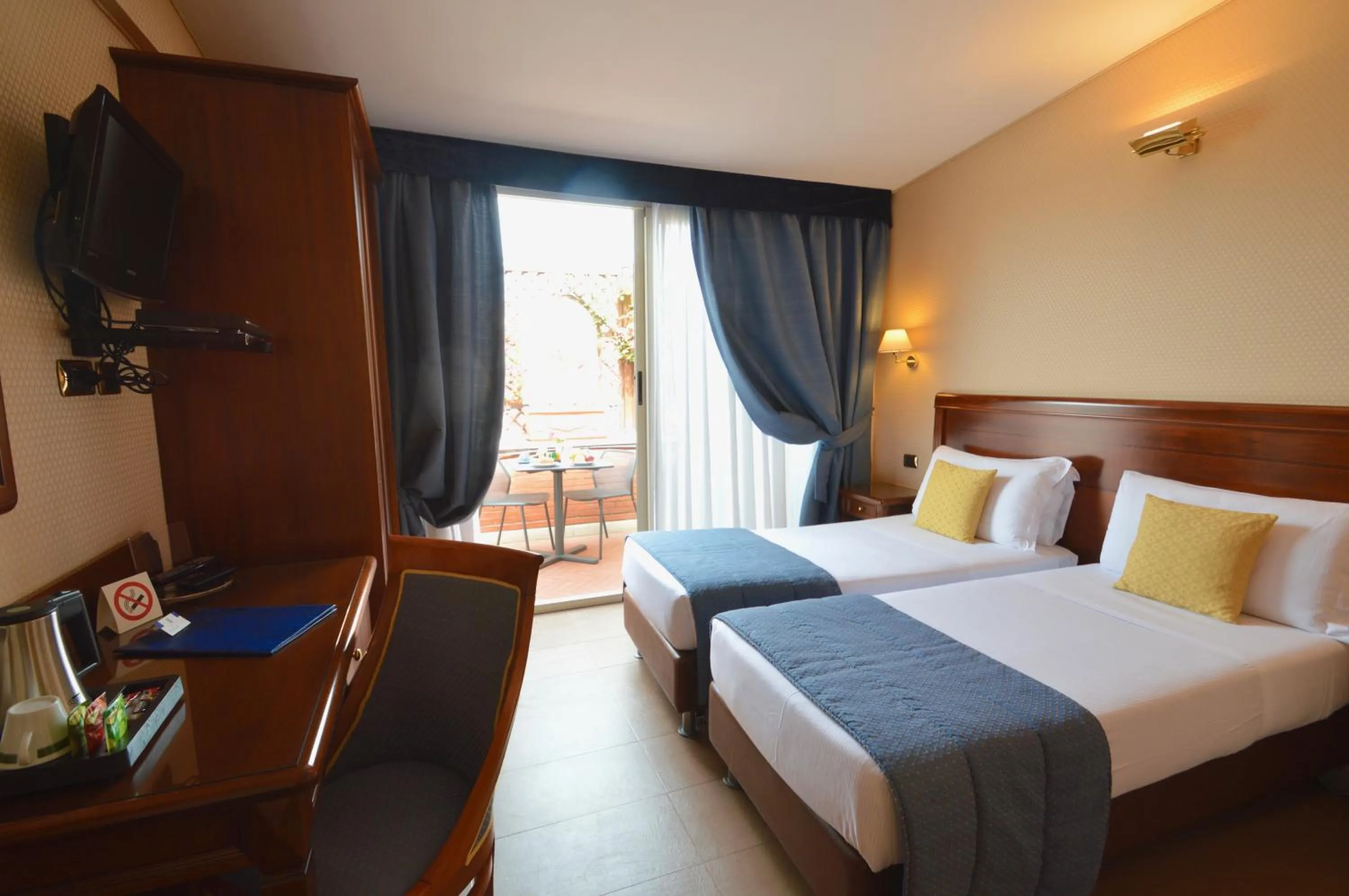 Bed in Hotel Montecarlo