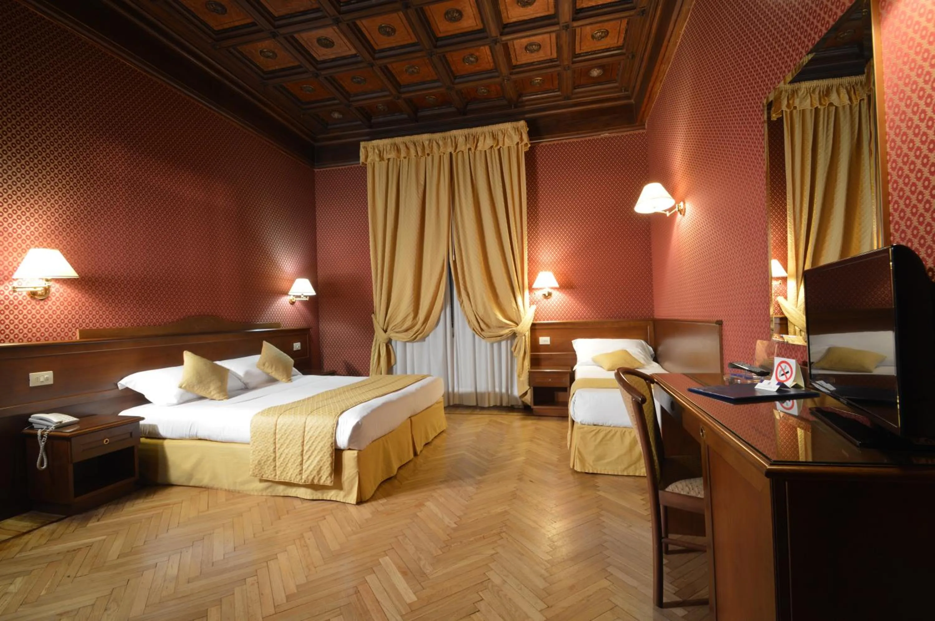 Bedroom, Bed in Hotel Montecarlo