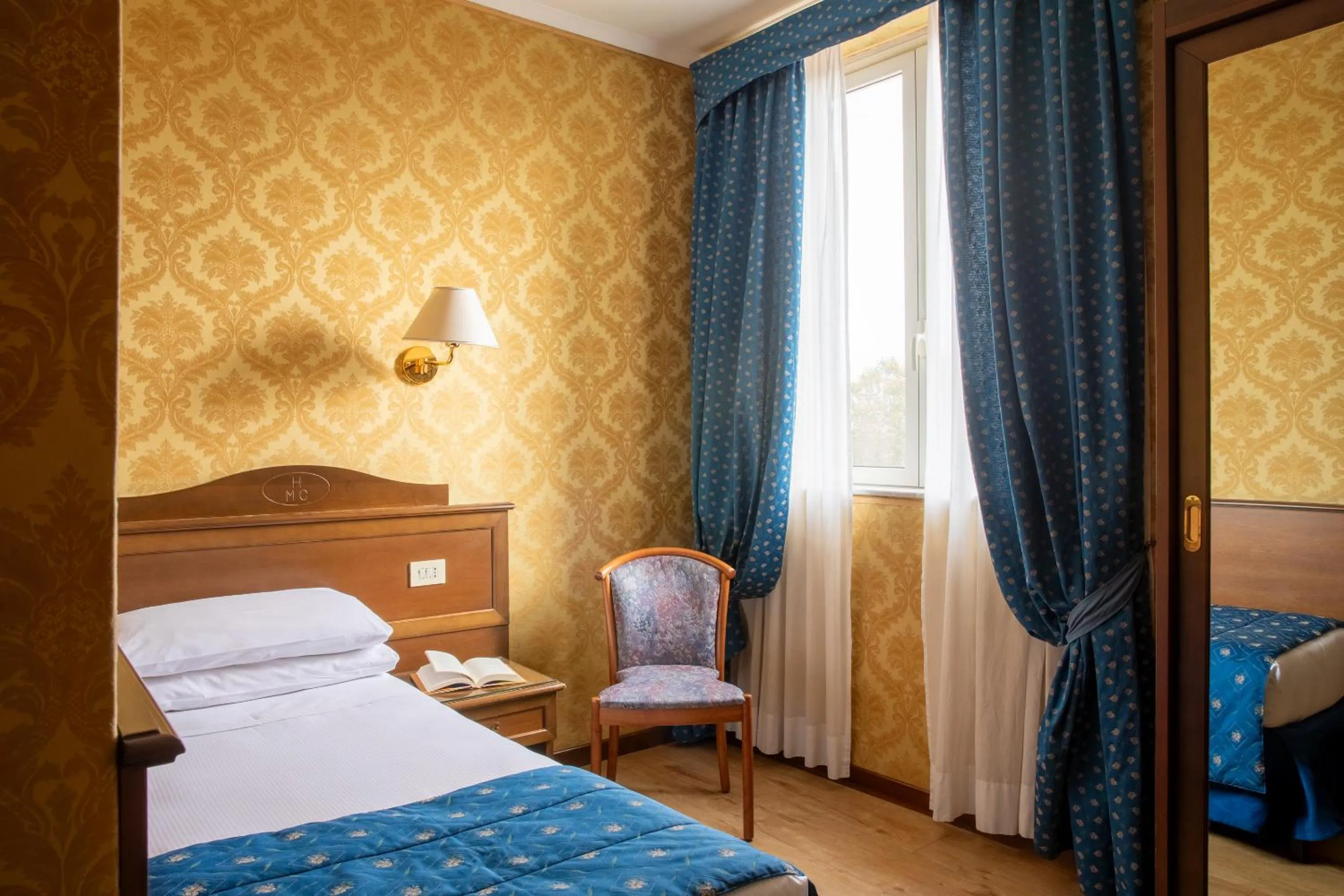 Bed in Hotel Montecarlo