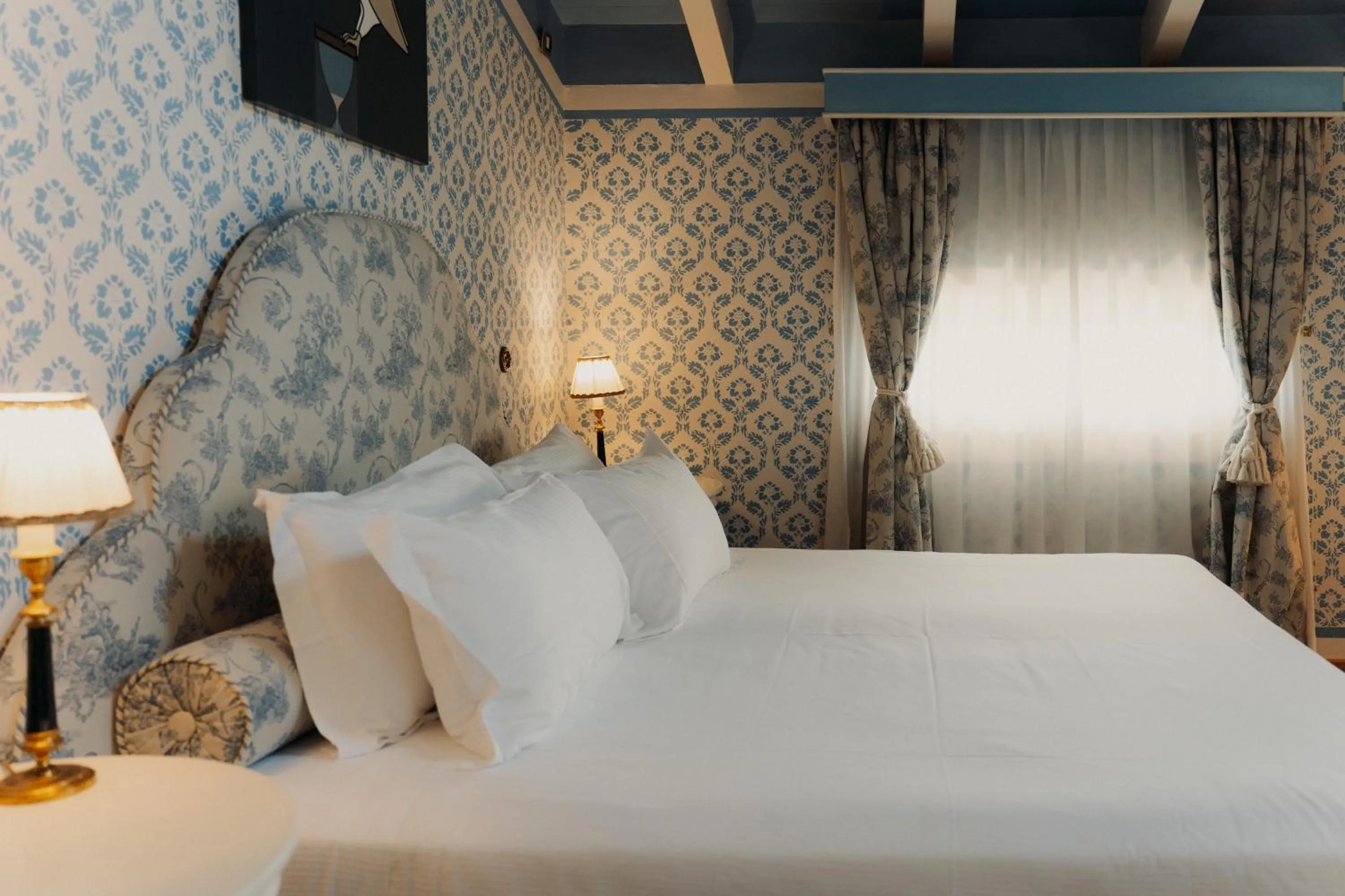 Bed in Hotel Palazzo Guiscardo Pietrasanta