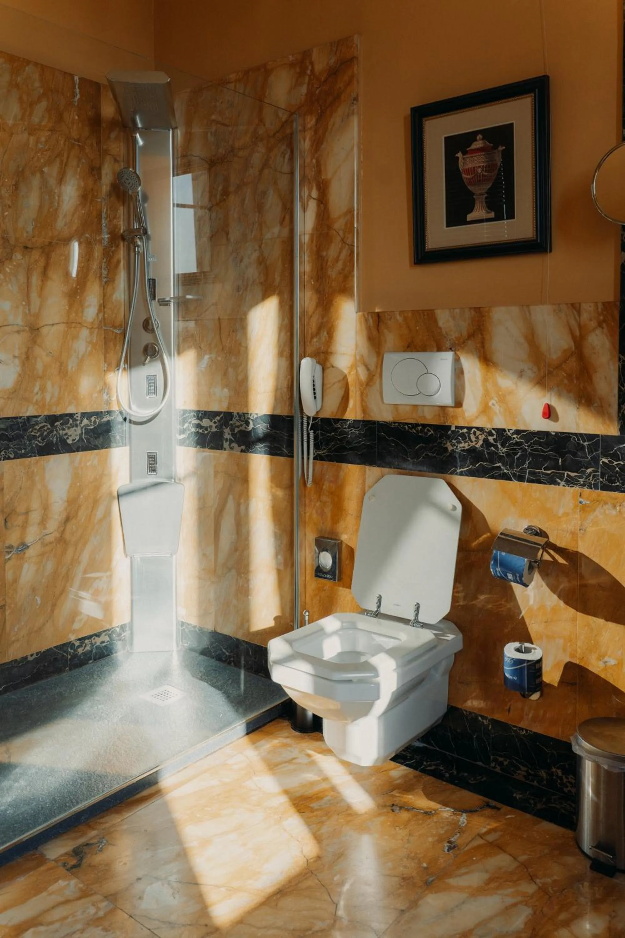 Bathroom in Hotel Palazzo Guiscardo Pietrasanta