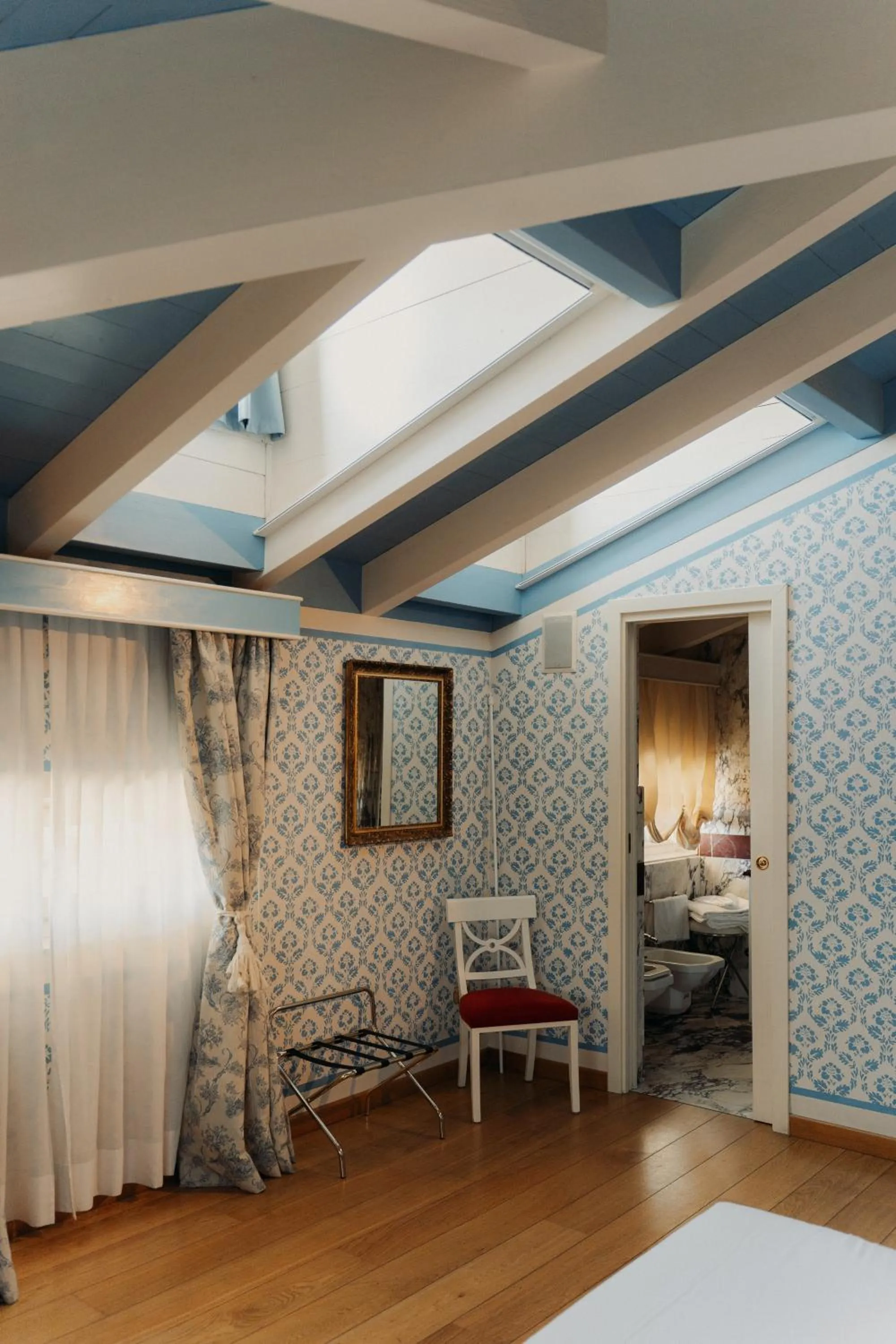 Living room, Bed in Hotel Palazzo Guiscardo Pietrasanta