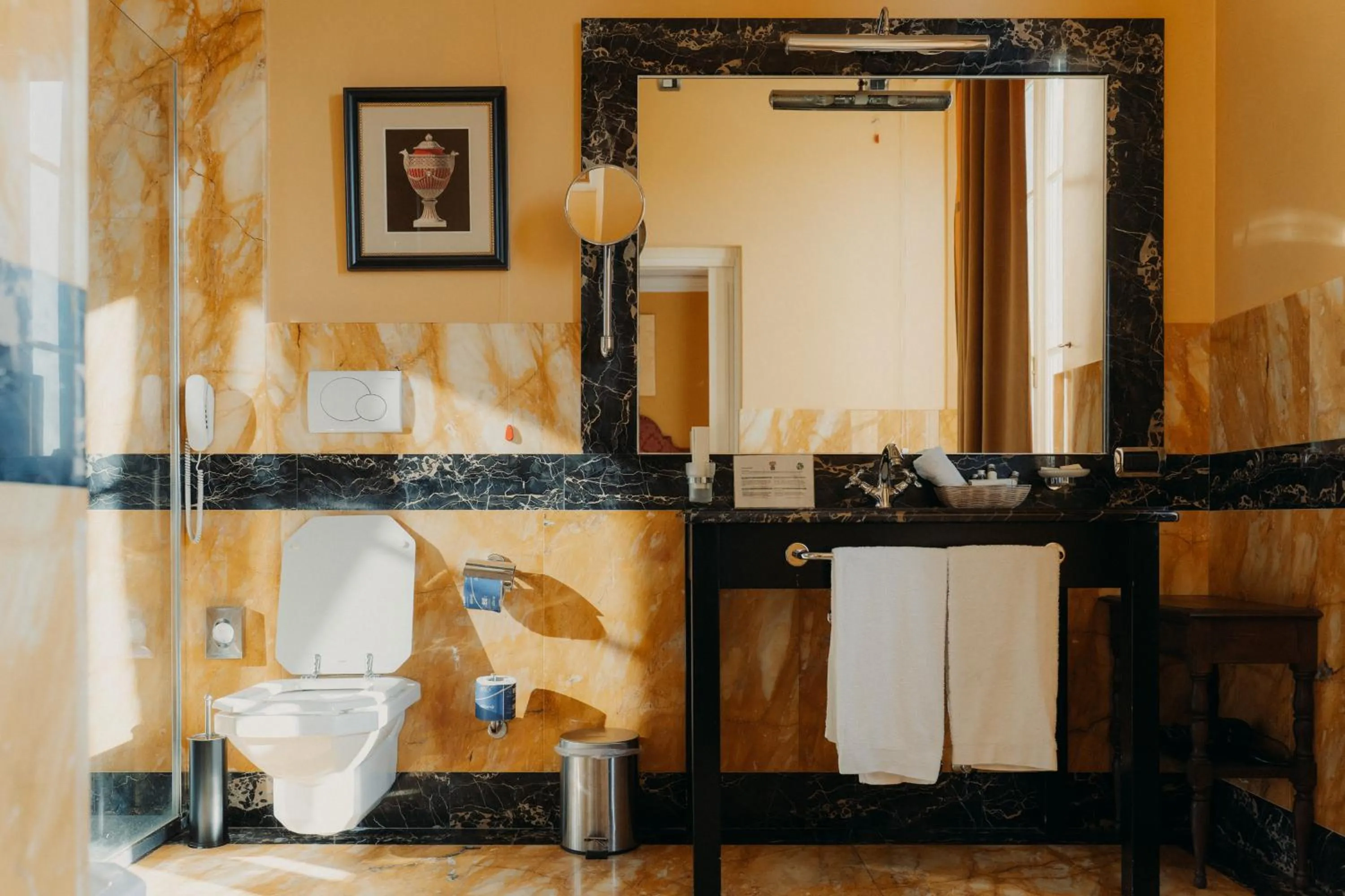 Bathroom in Hotel Palazzo Guiscardo Pietrasanta