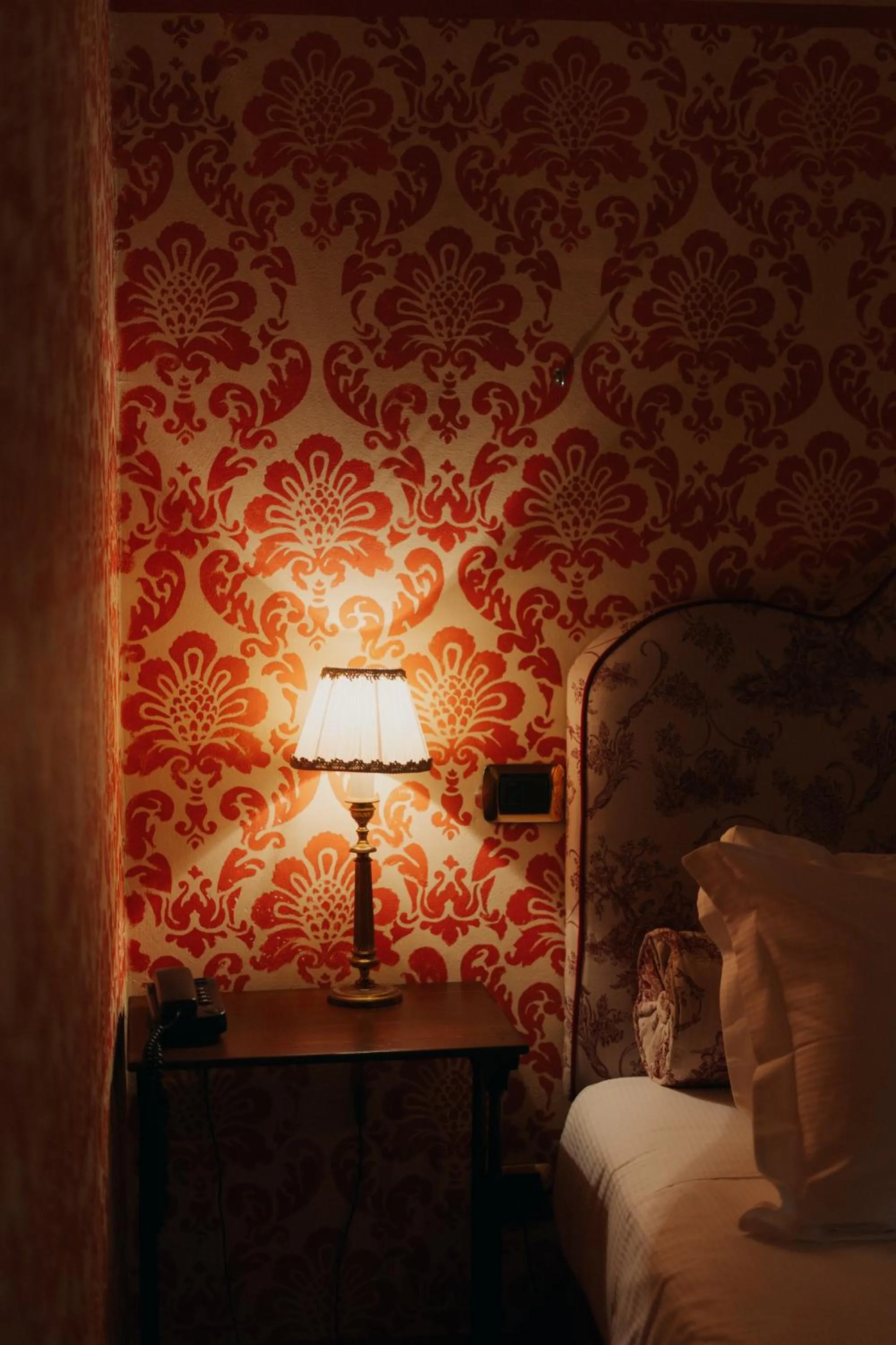 Bed in Hotel Palazzo Guiscardo Pietrasanta