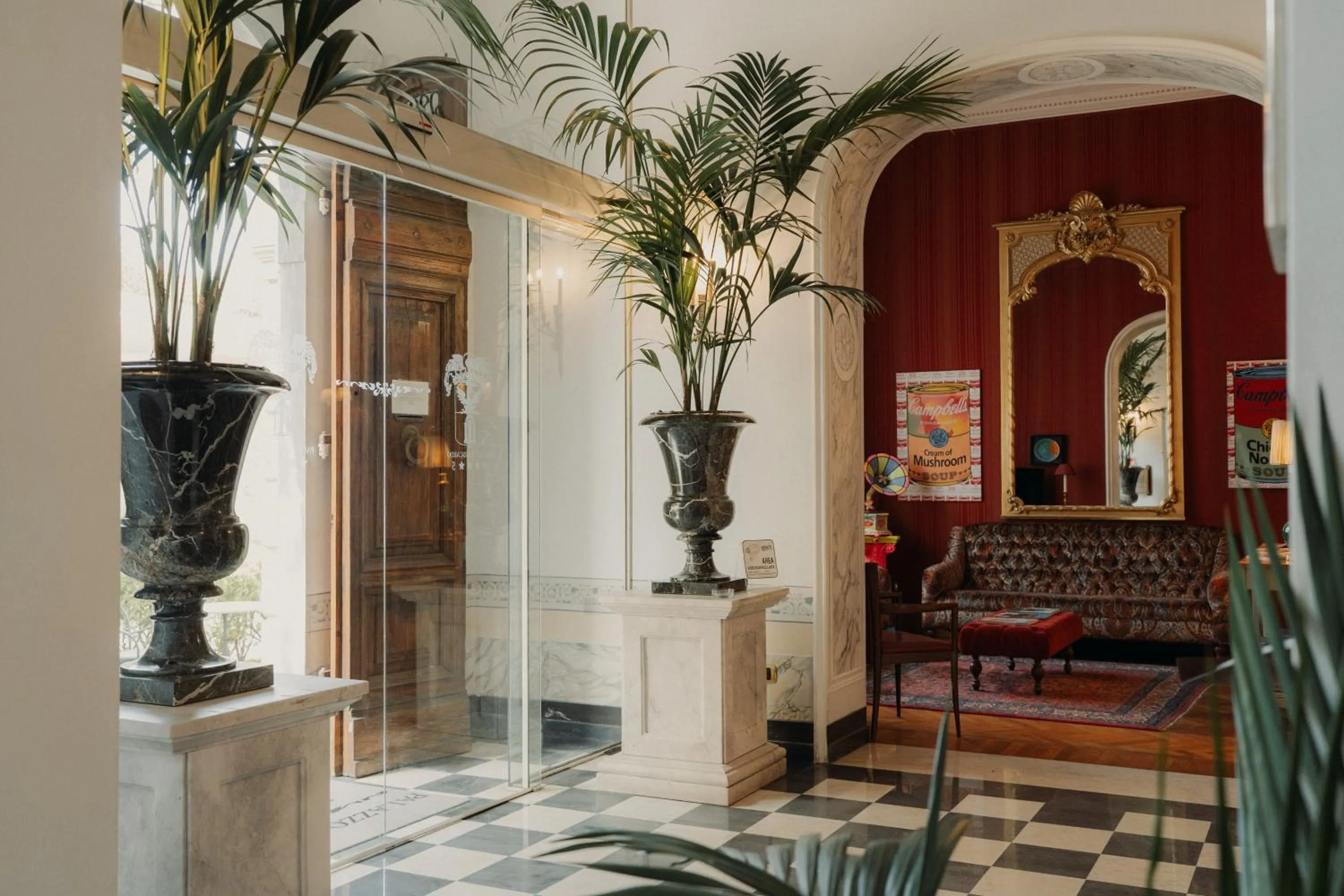 Communal lounge/ TV room in Hotel Palazzo Guiscardo Pietrasanta