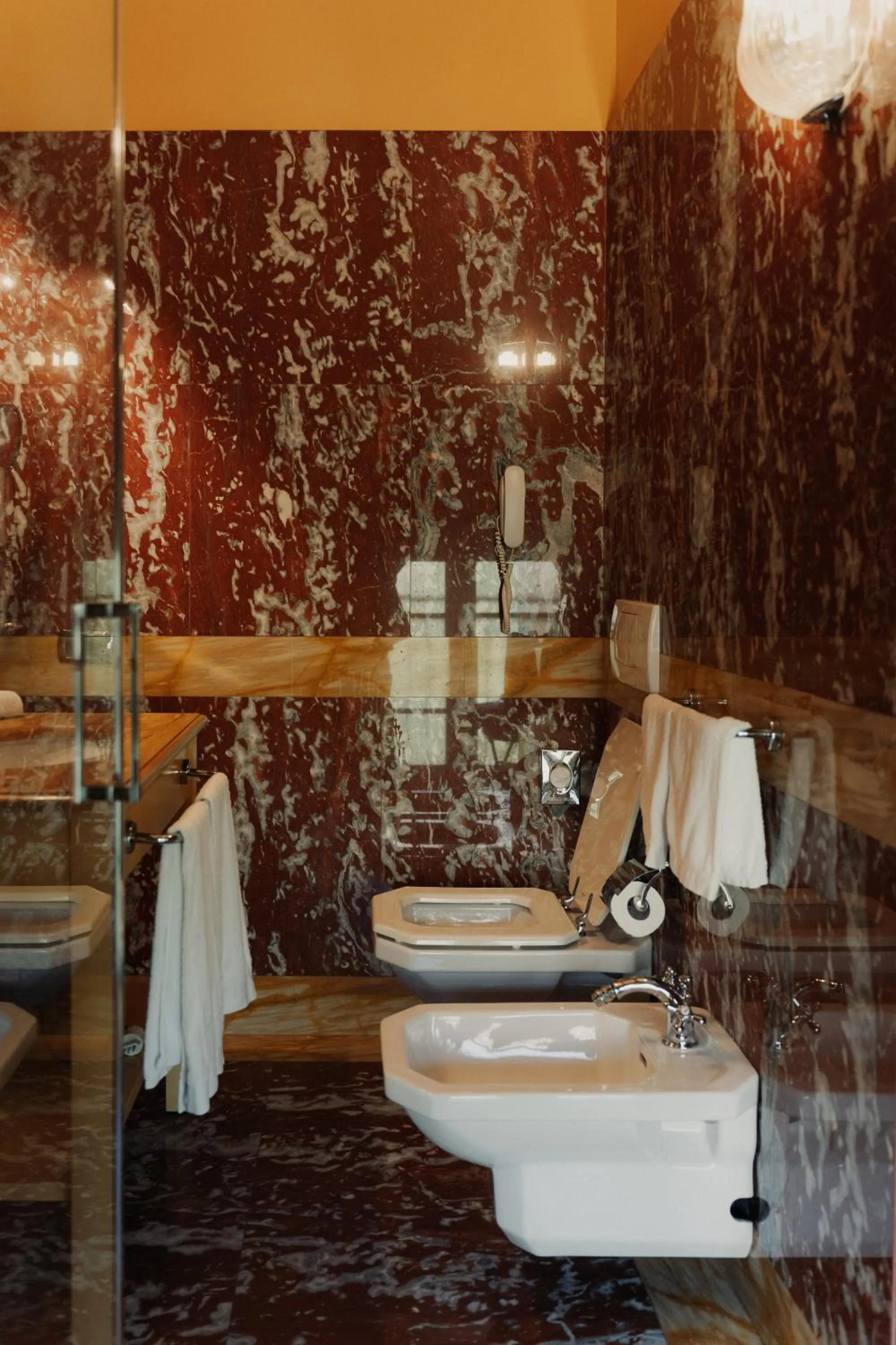 Toilet in Hotel Palazzo Guiscardo Pietrasanta