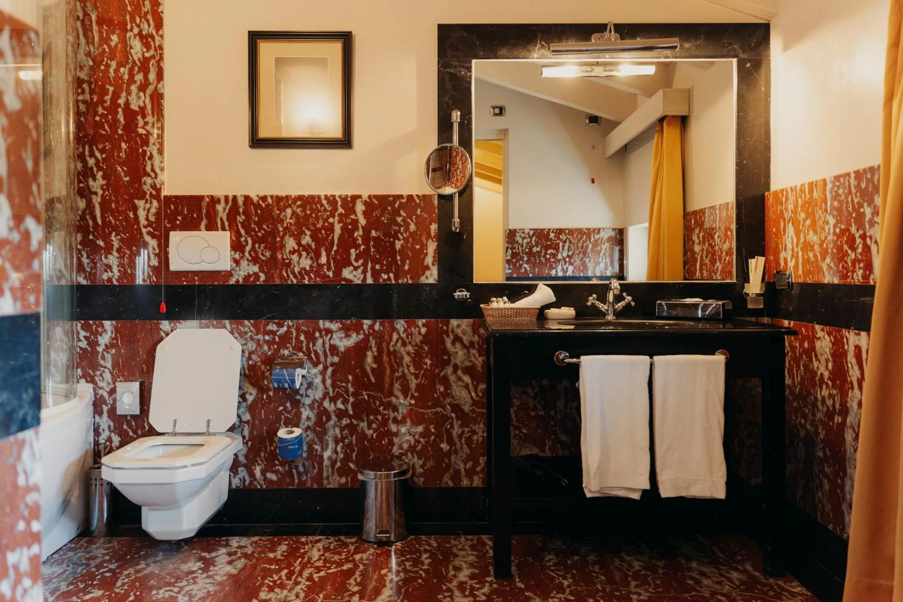 Bathroom in Hotel Palazzo Guiscardo Pietrasanta