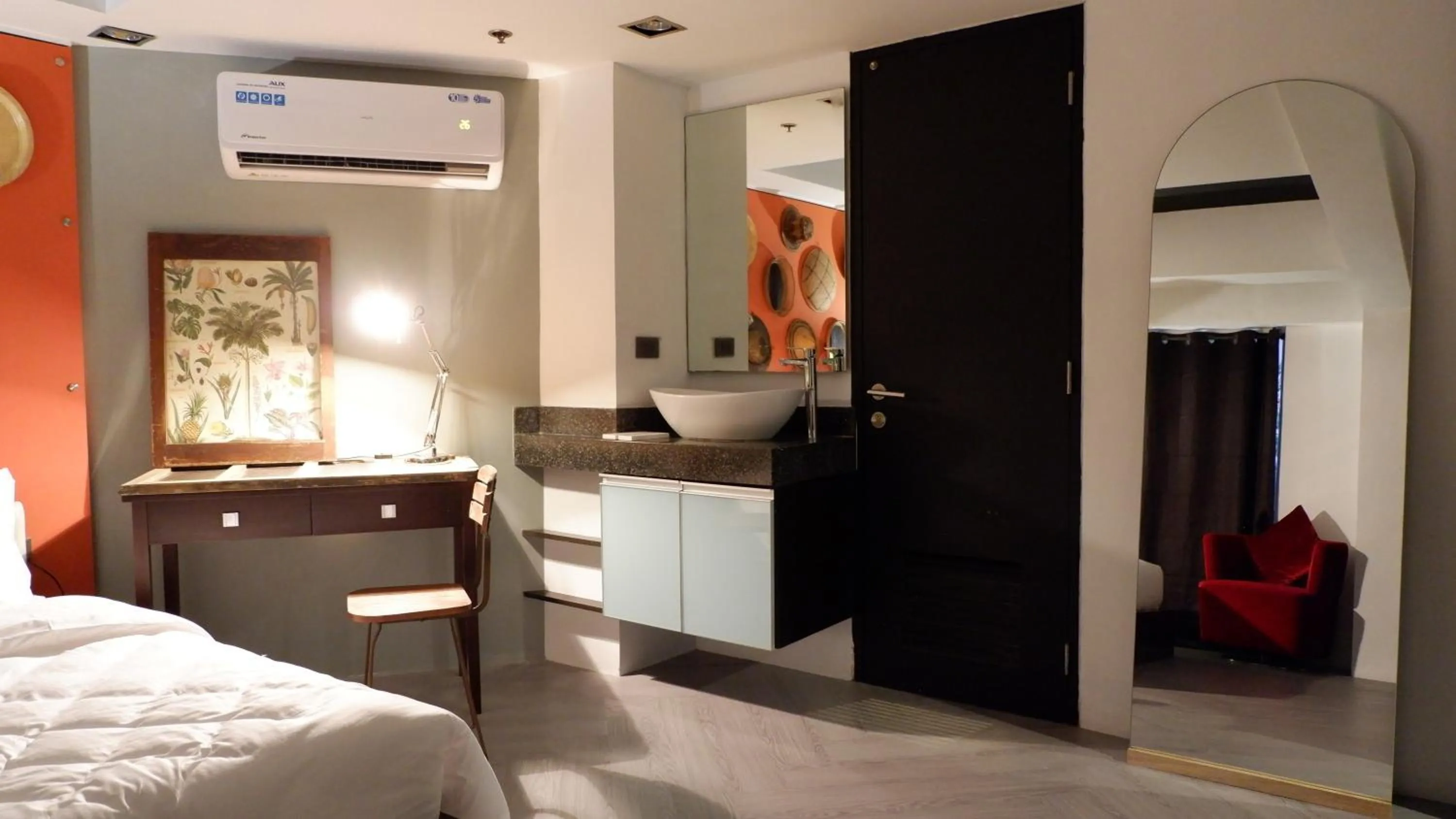 Photo of the whole room, Bed in Havitat Boutique Hotel