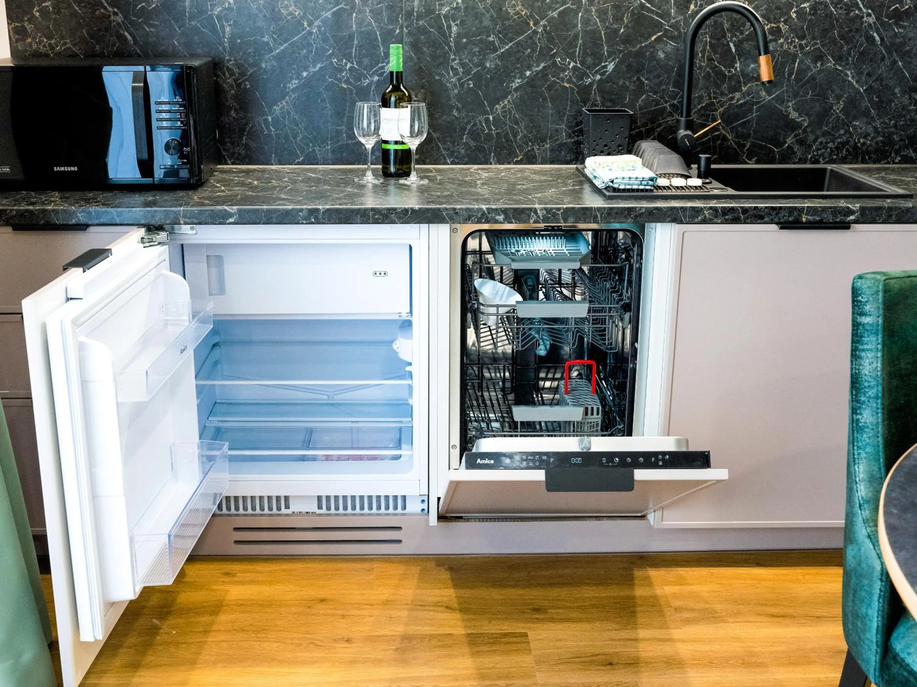 Kitchen or kitchenette in Aparthotel Green Concrete - ekologiczne apartamenty premium ze strefą Wellness