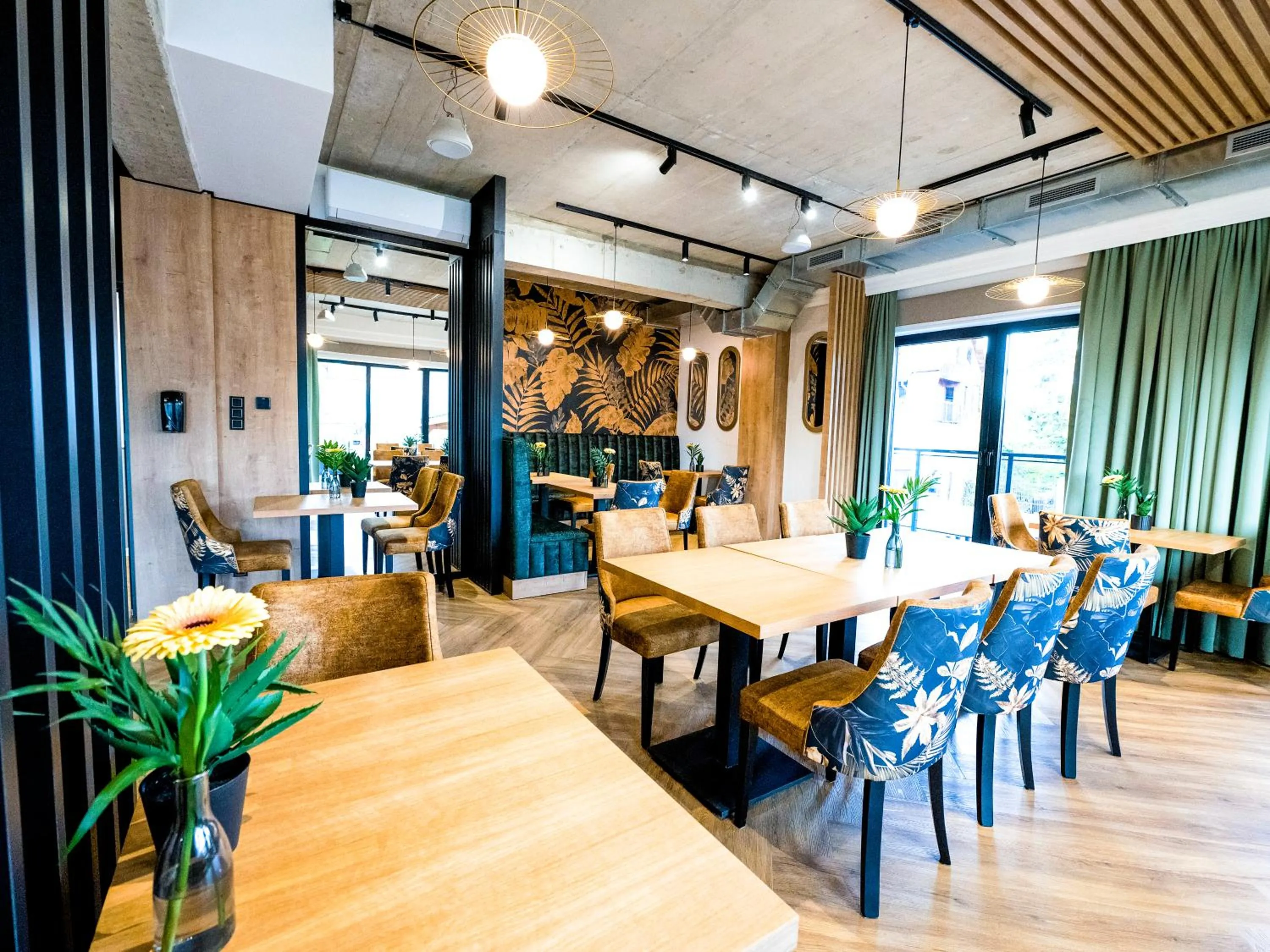 Restaurant/places to eat in Aparthotel Green Concrete - ekologiczne apartamenty premium ze strefą Wellness