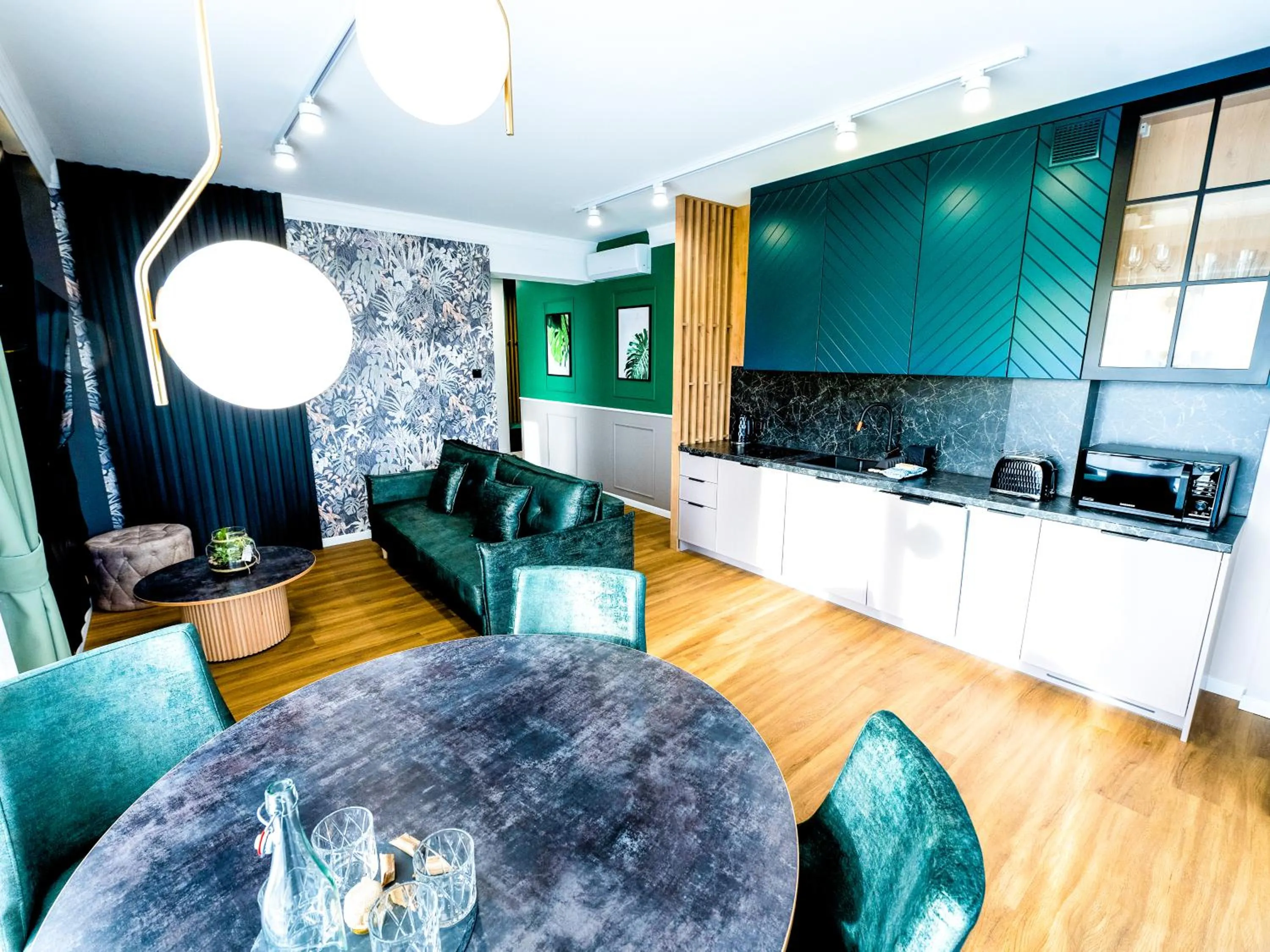 Kitchen or kitchenette in Aparthotel Green Concrete - ekologiczne apartamenty premium ze strefą Wellness