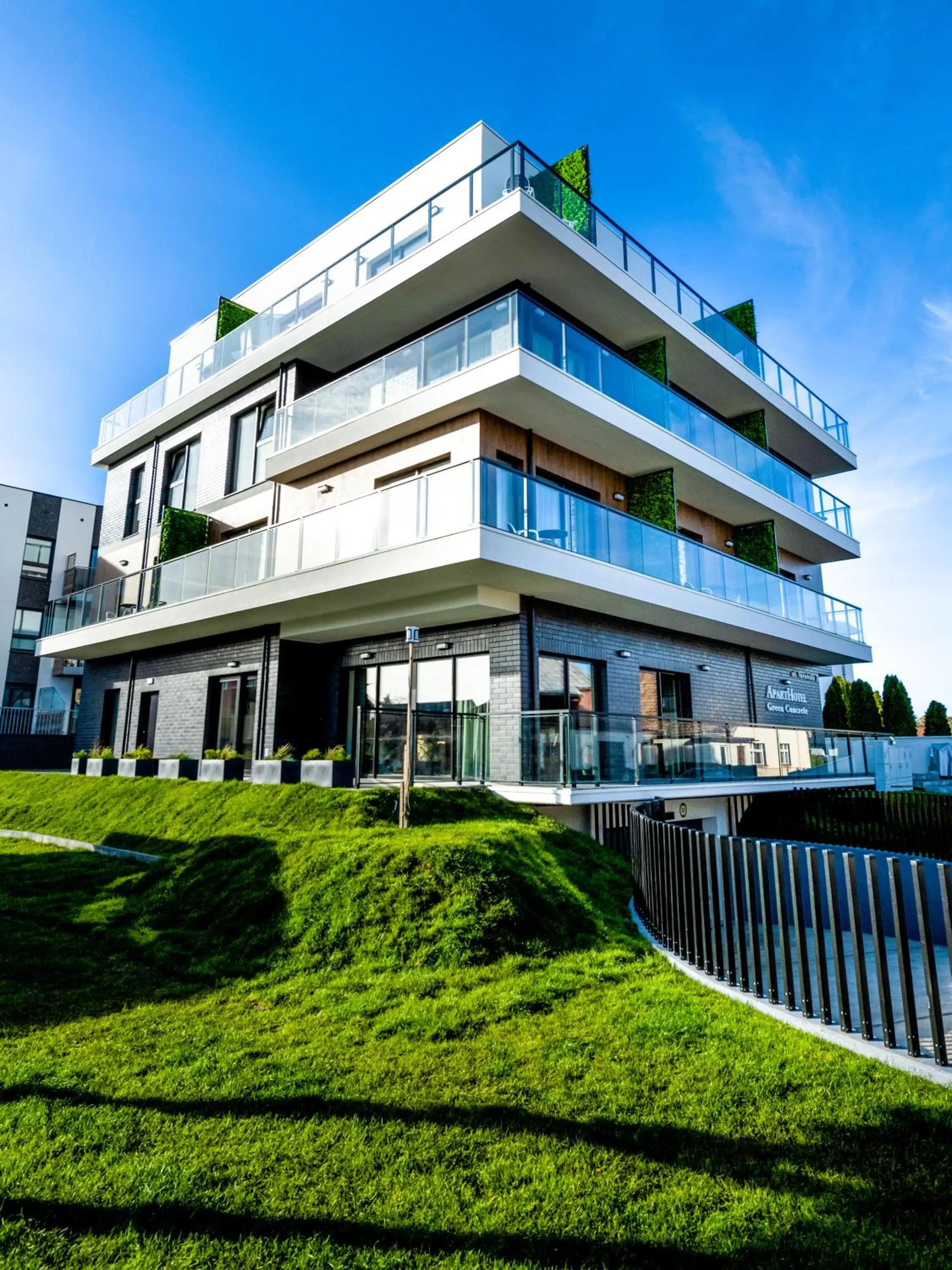 Property building in Aparthotel Green Concrete - ekologiczne apartamenty premium ze strefą Wellness