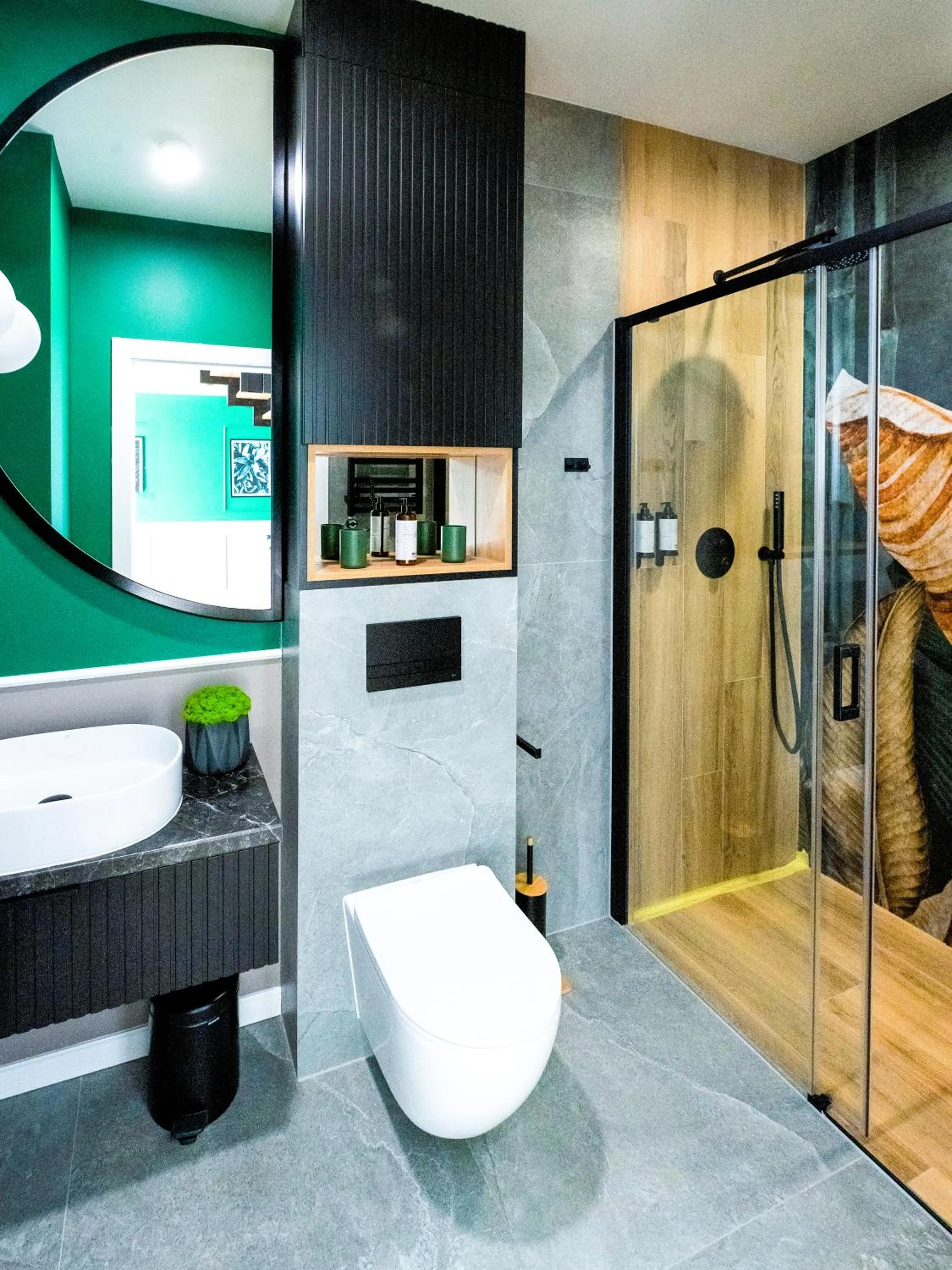 Shower in Aparthotel Green Concrete - ekologiczne apartamenty premium ze strefą Wellness