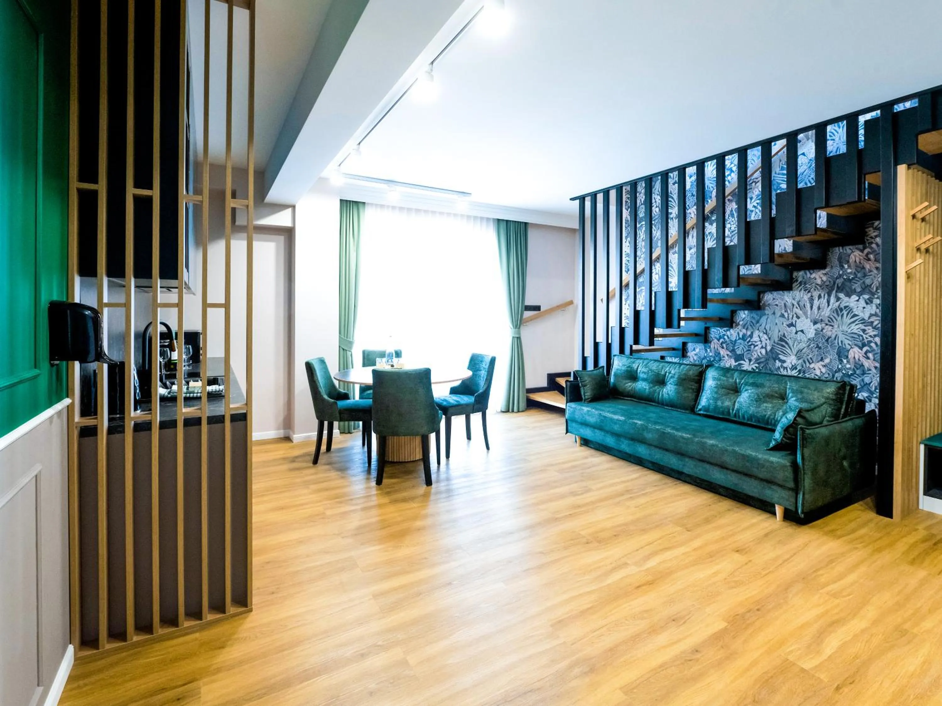 TV and multimedia in Aparthotel Green Concrete - ekologiczne apartamenty premium ze strefą Wellness