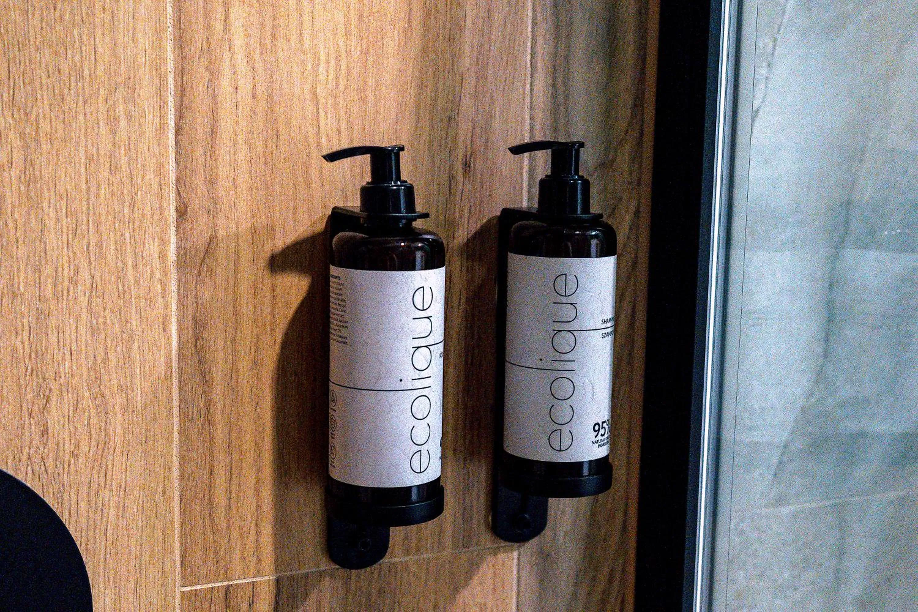 Shower in Aparthotel Green Concrete - ekologiczne apartamenty premium ze strefą Wellness